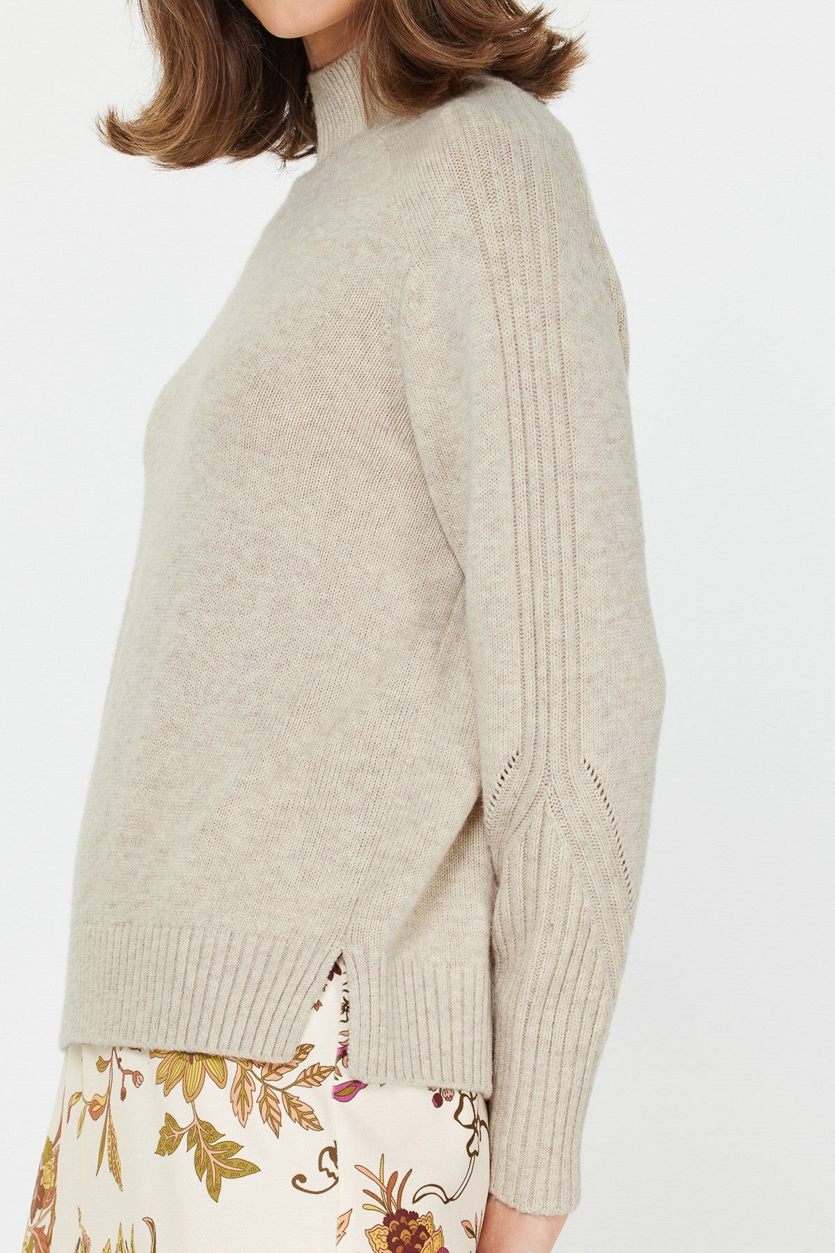 RIB DETAIL CASHMERE BLEND TURTLENECK SWEATER