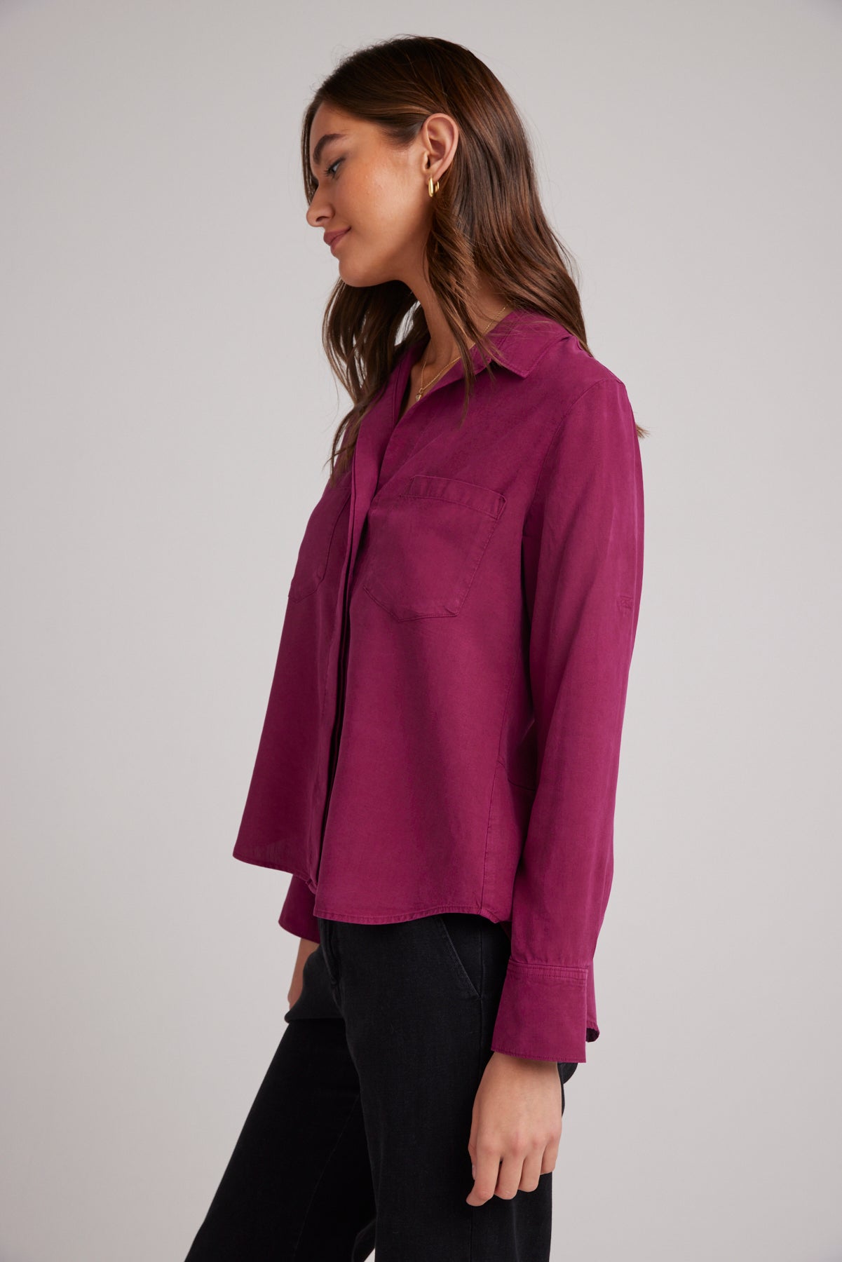 BELLA DAHL SPLIT BACK BUTTON DOWN SHIRT