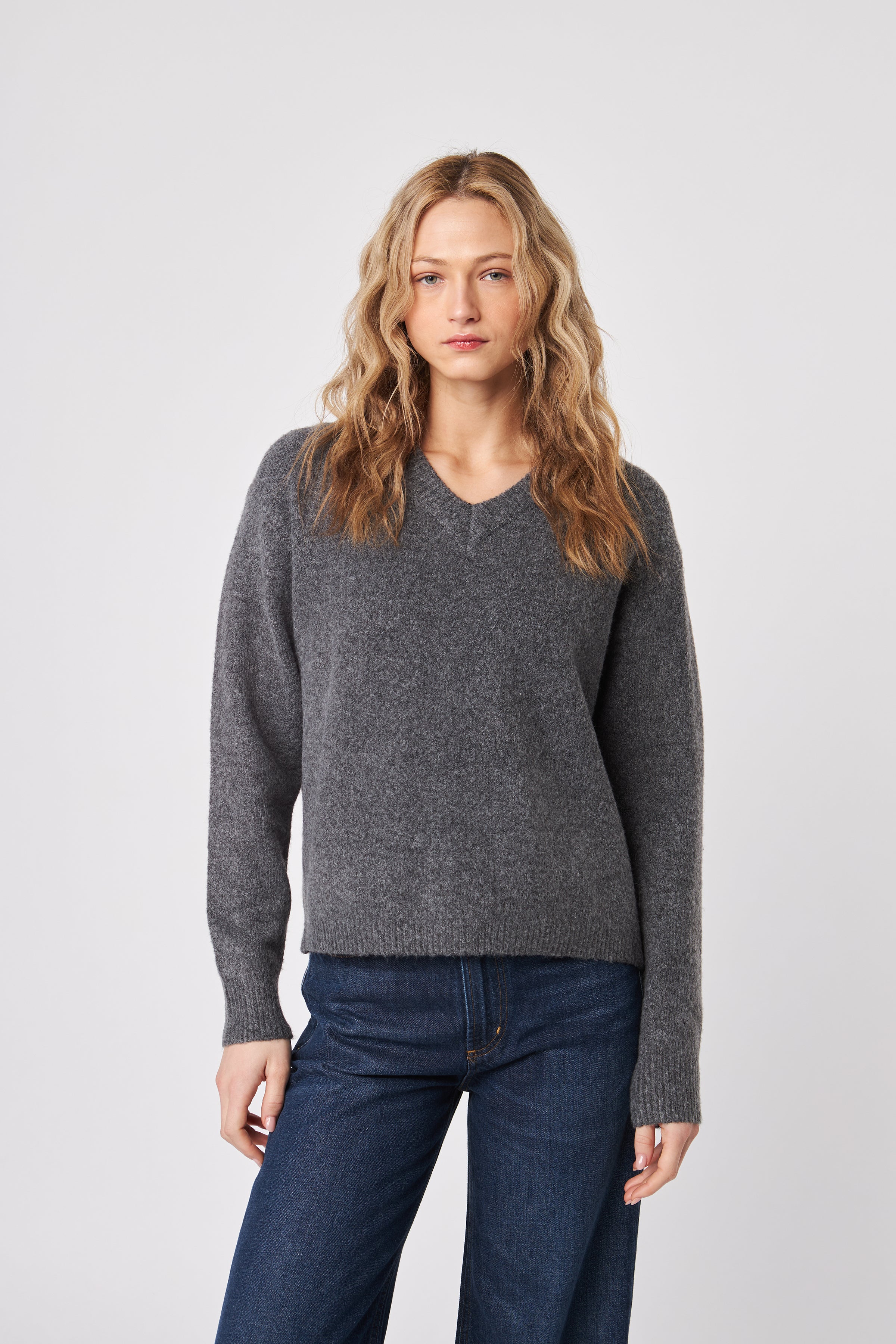 CHARLIE OVERSIZE V-NECK SWEATER