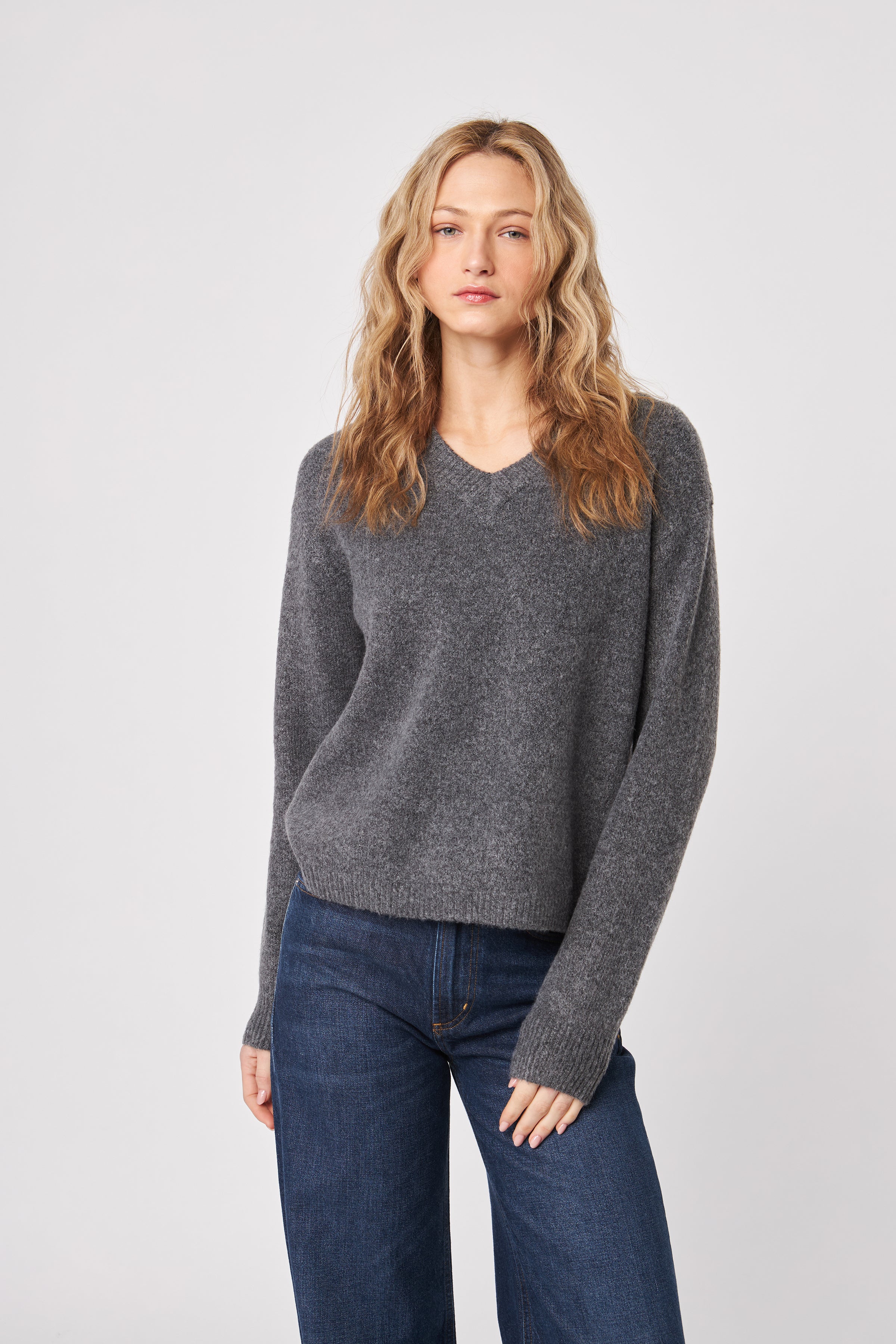 CHARLIE OVERSIZE V-NECK SWEATER