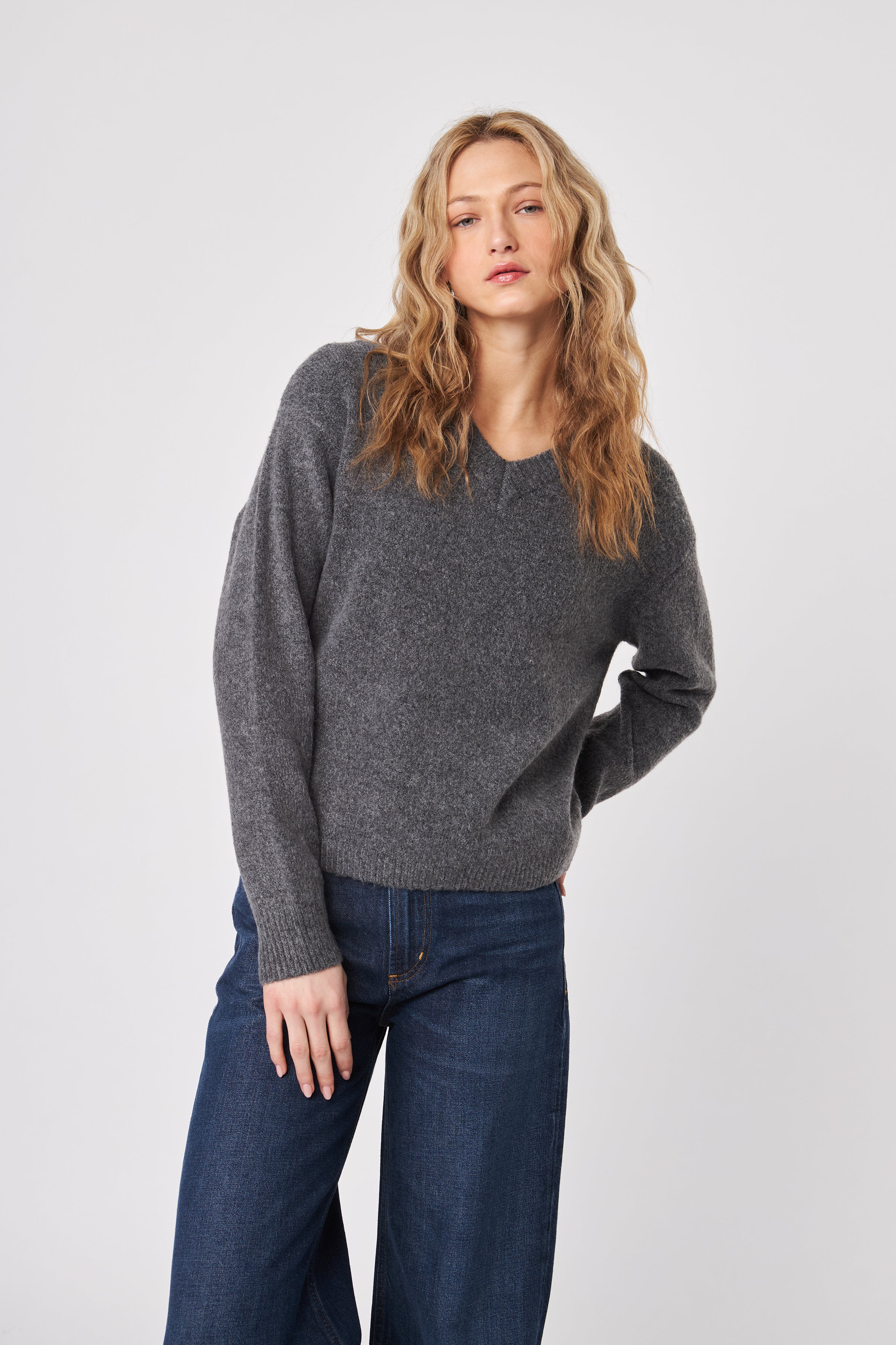 CHARLIE OVERSIZE V-NECK SWEATER