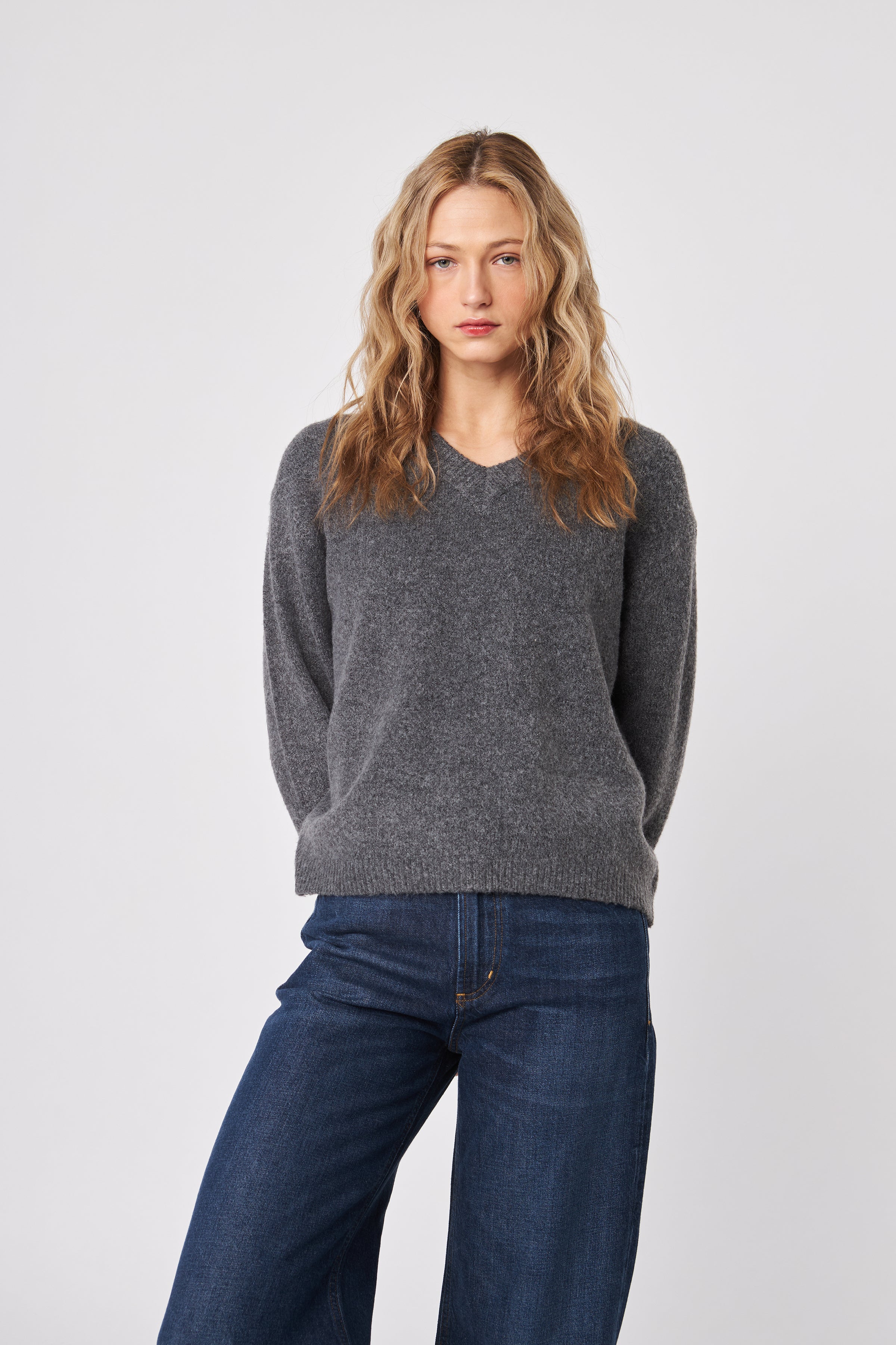 CHARLIE OVERSIZE V-NECK SWEATER