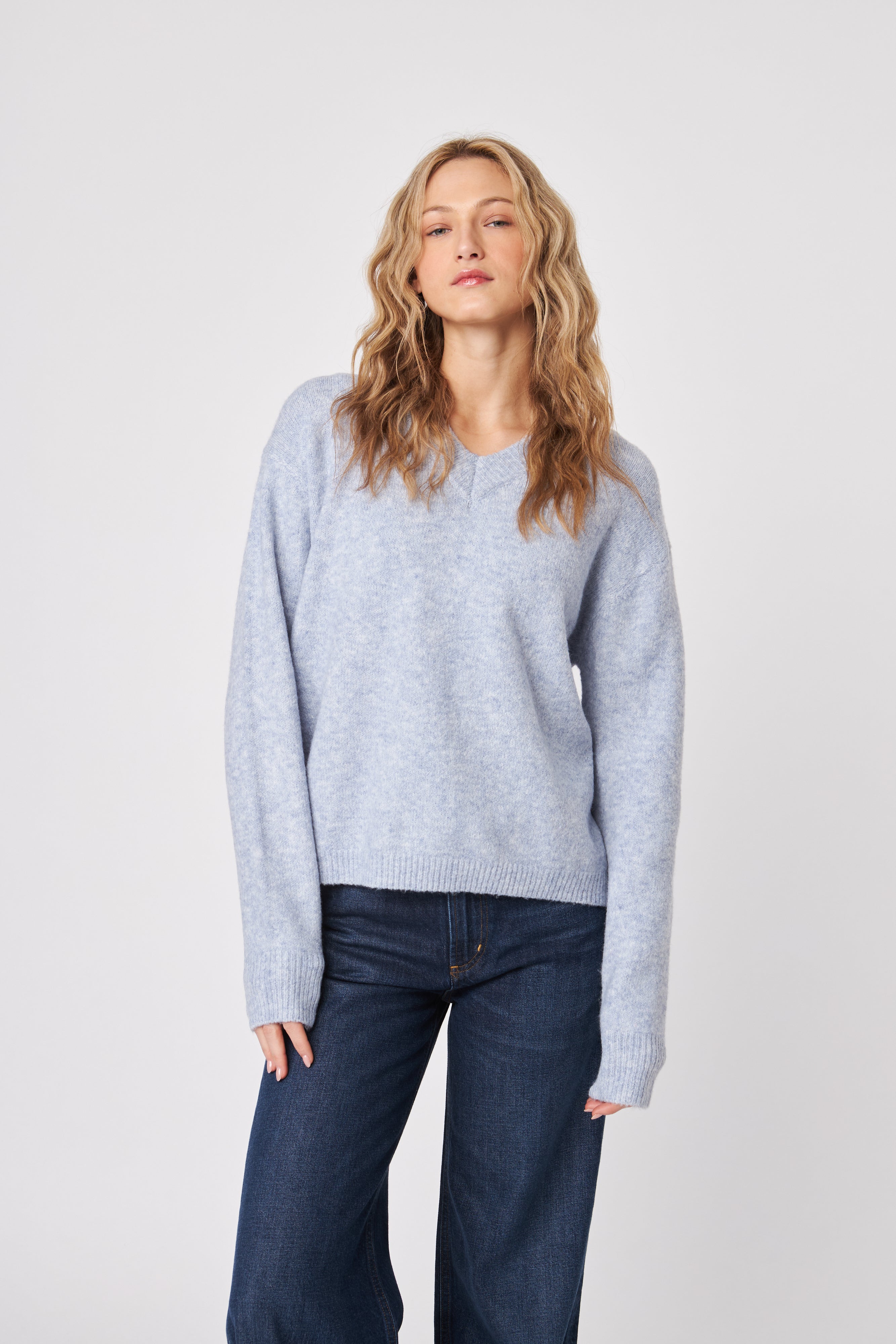 CHARLIE OVERSIZE V-NECK SWEATER