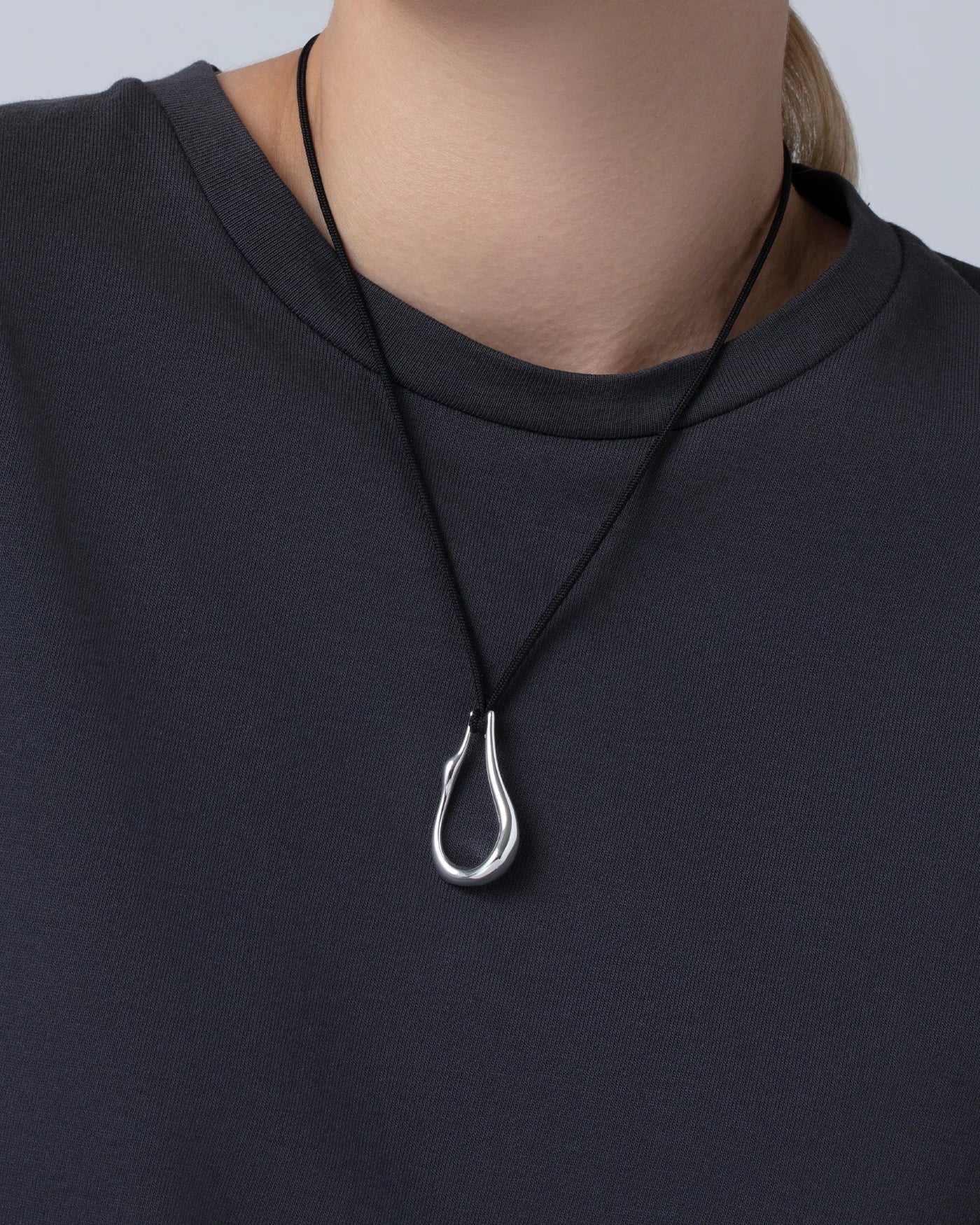 EGRET ROPE NECKLACE