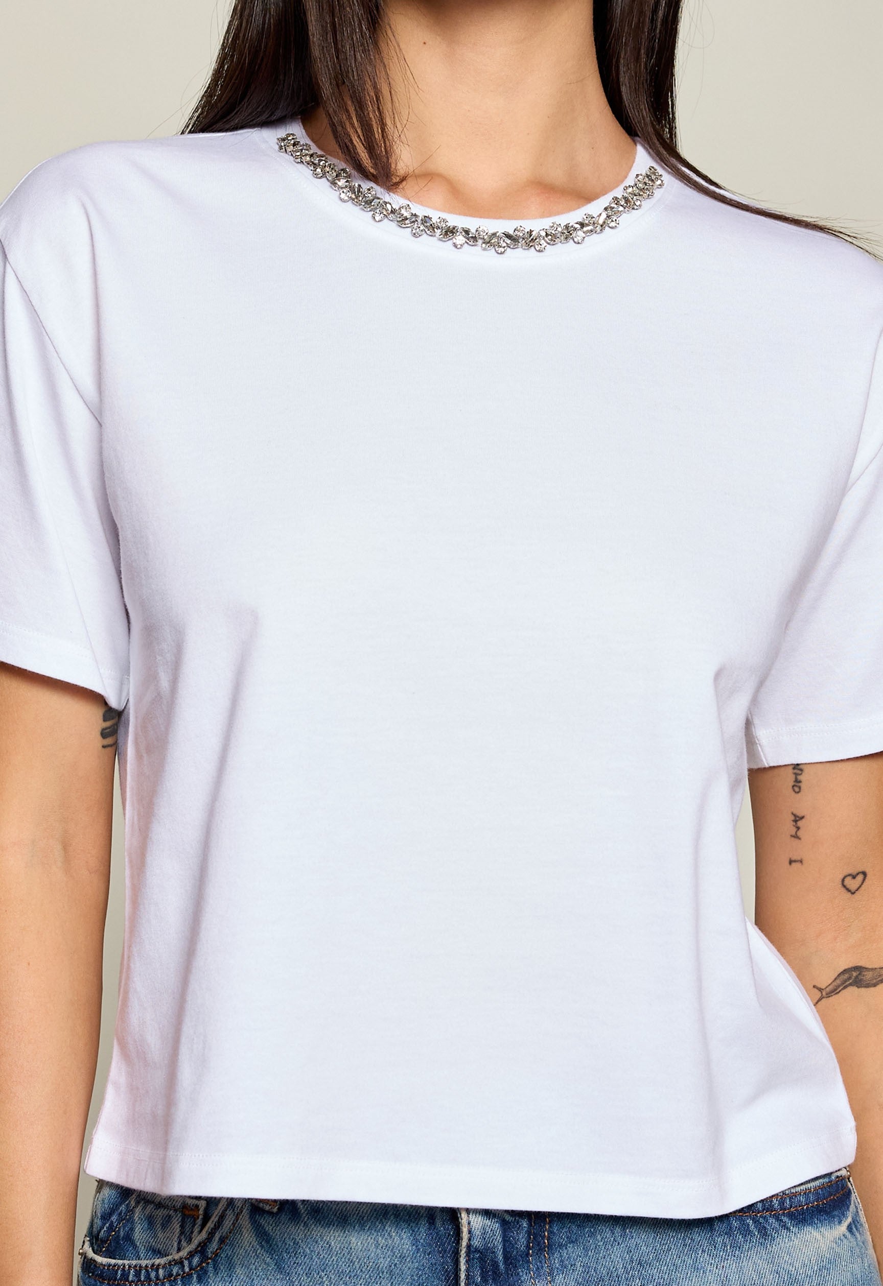 RHINESTONE TRIM TEE