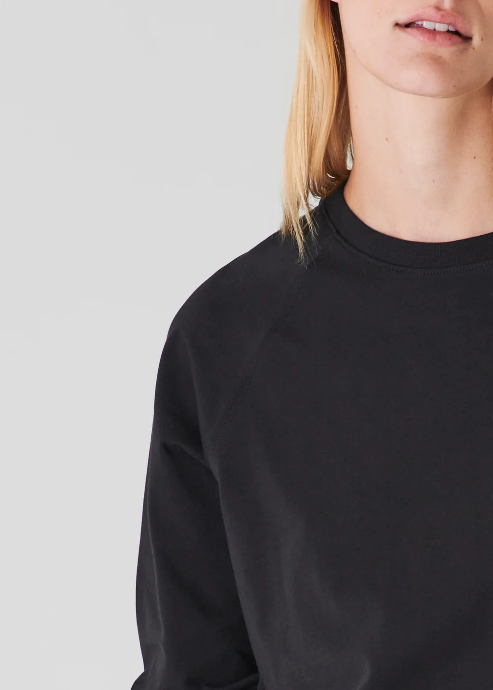LONG SLEEVE ICONIC RAGLAN SWEATSHIRT