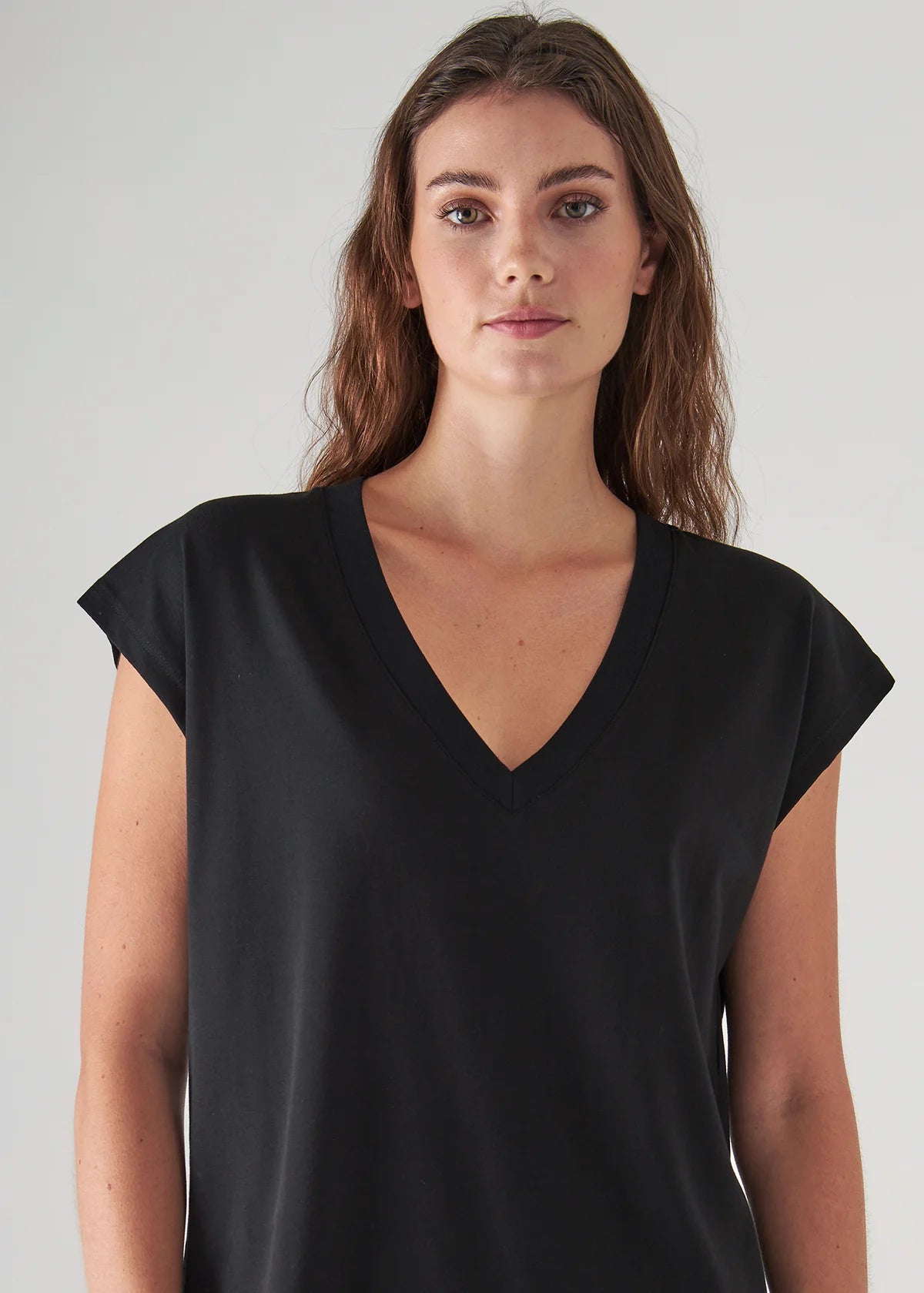 SHORT SLEEVE ICONIC V-NECK DOLMAN TEE