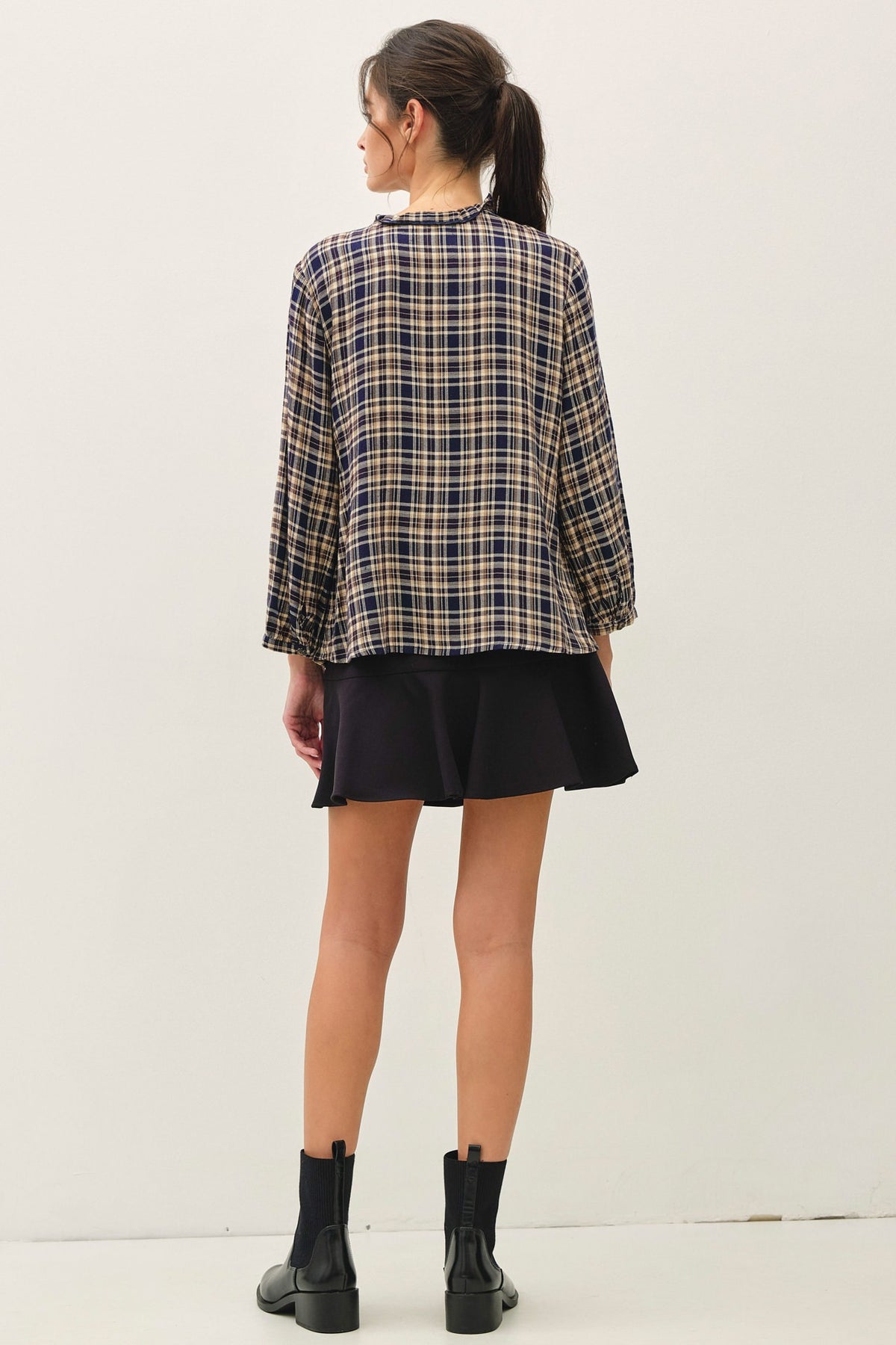 RUFFLE NECK PLAID BLOUSE