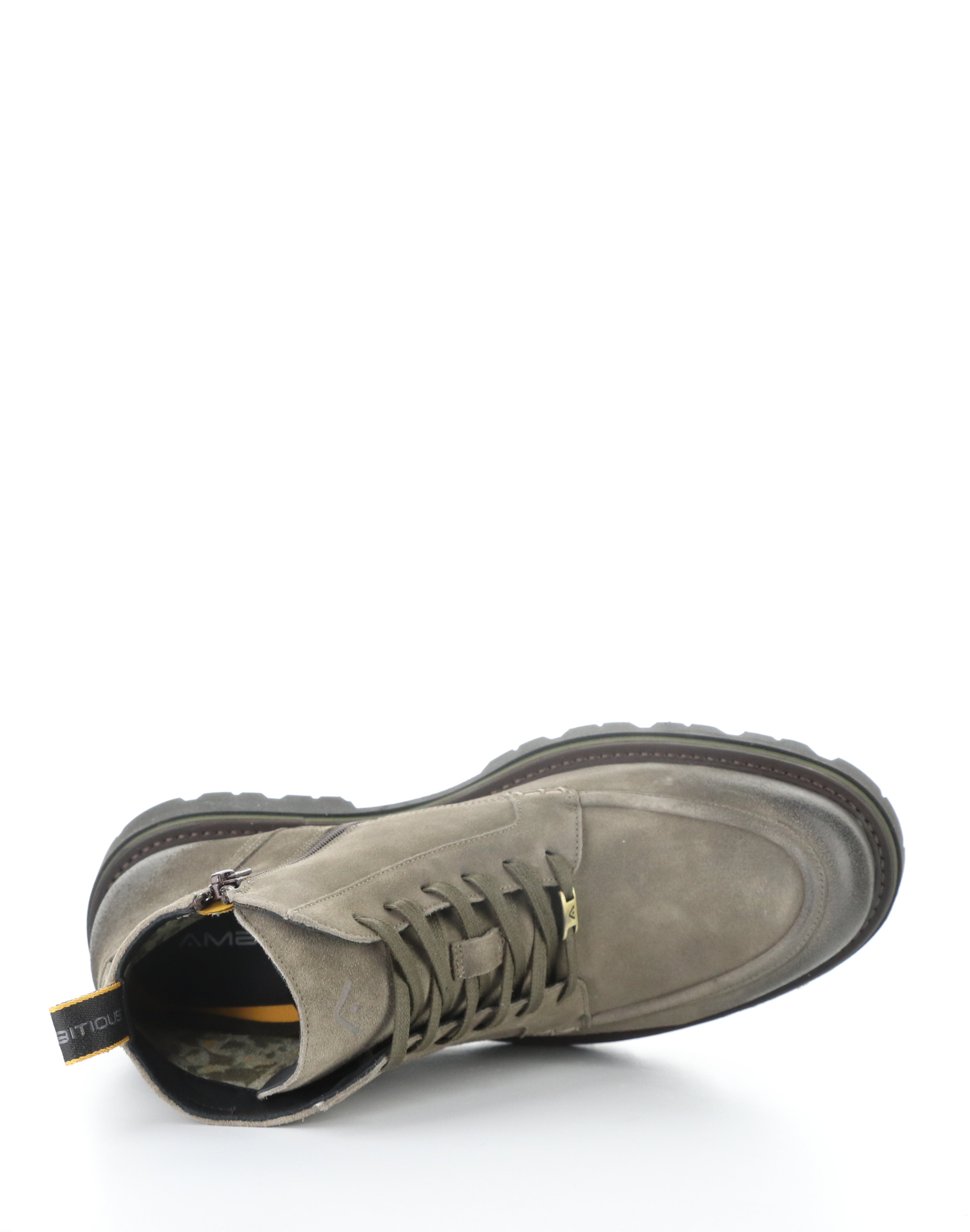 VET RELAXED SUEDE LACE UP BOOT
