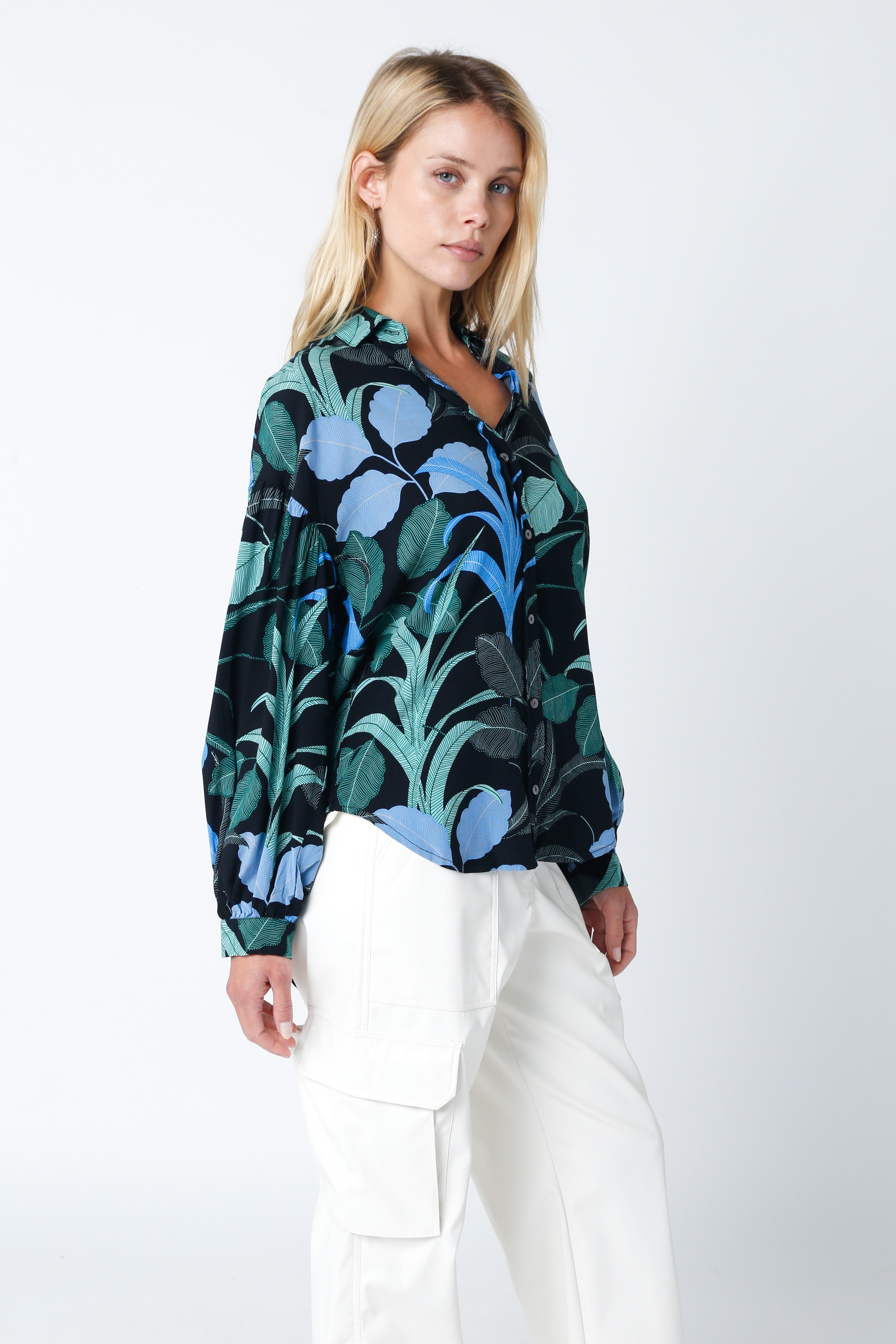 MULTI LEAF PRINT BUTTON UP