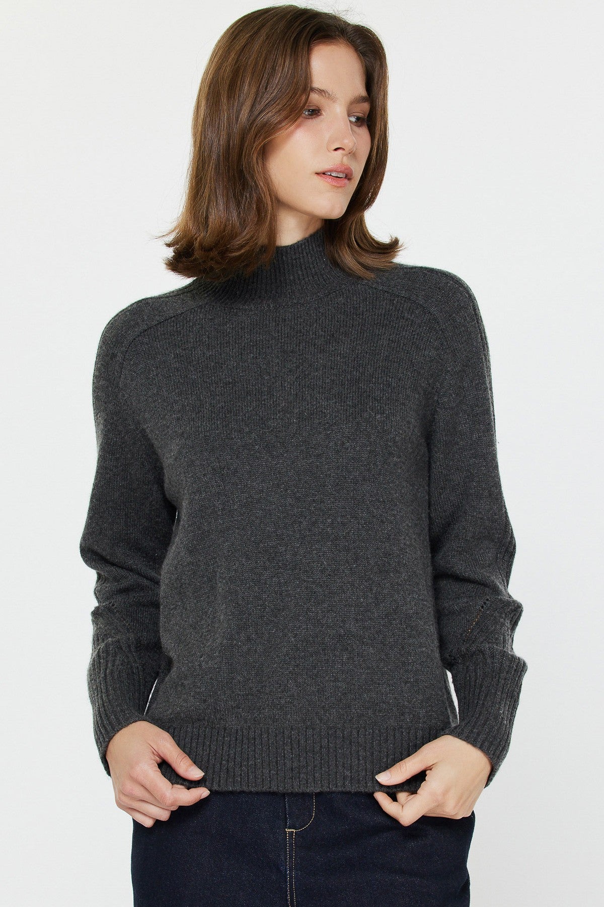 RIB DETAIL CASHMERE BLEND TURTLENECK SWEATER