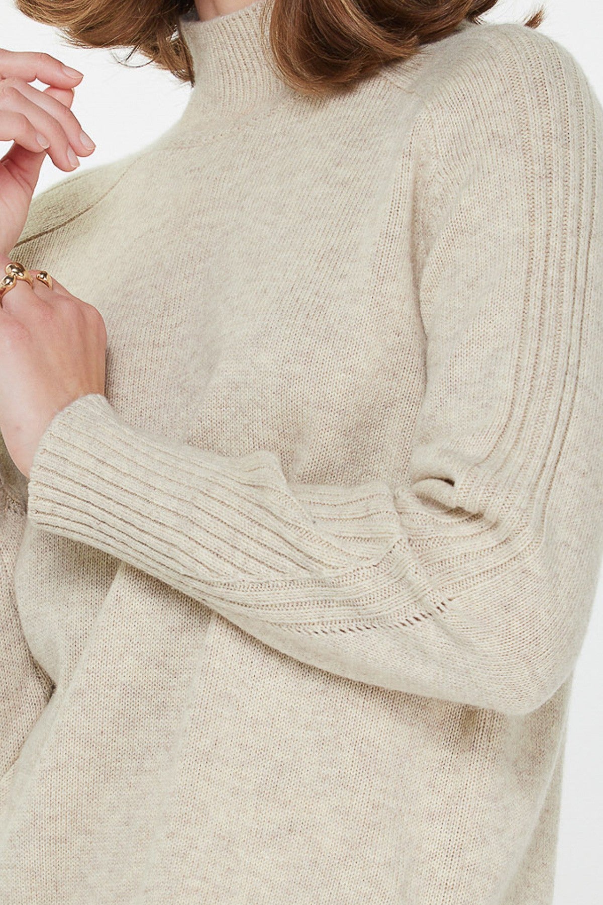 RIB DETAIL CASHMERE BLEND TURTLENECK SWEATER