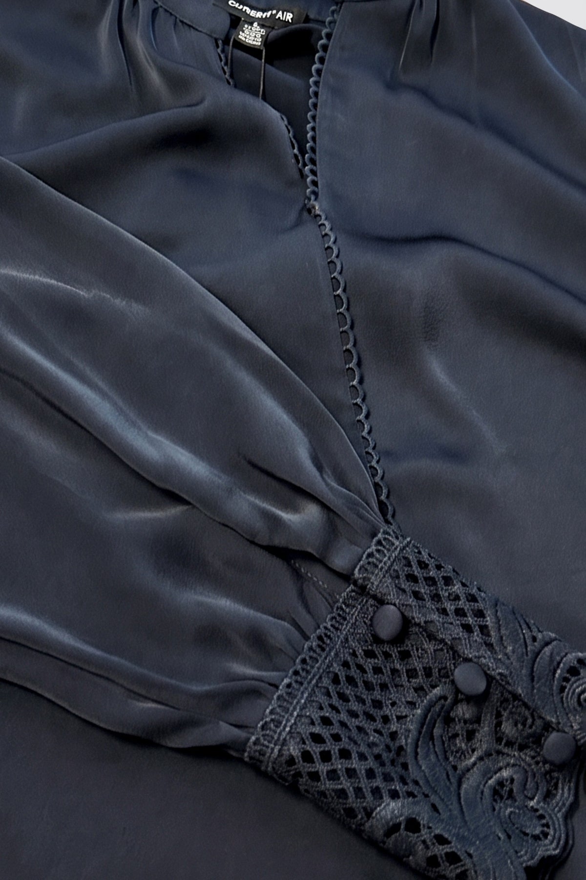 SCALLOP LACE TRIM V-NECK BLOUSE