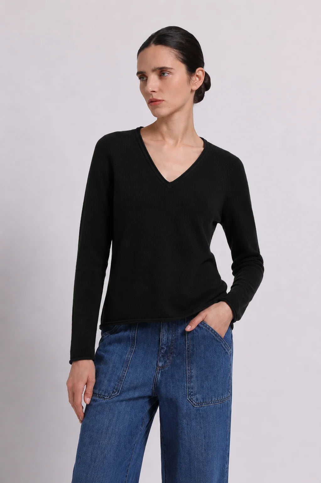 SOUTHERN CASHMERE ROLLED TRIMS V-NECK SWEATER
