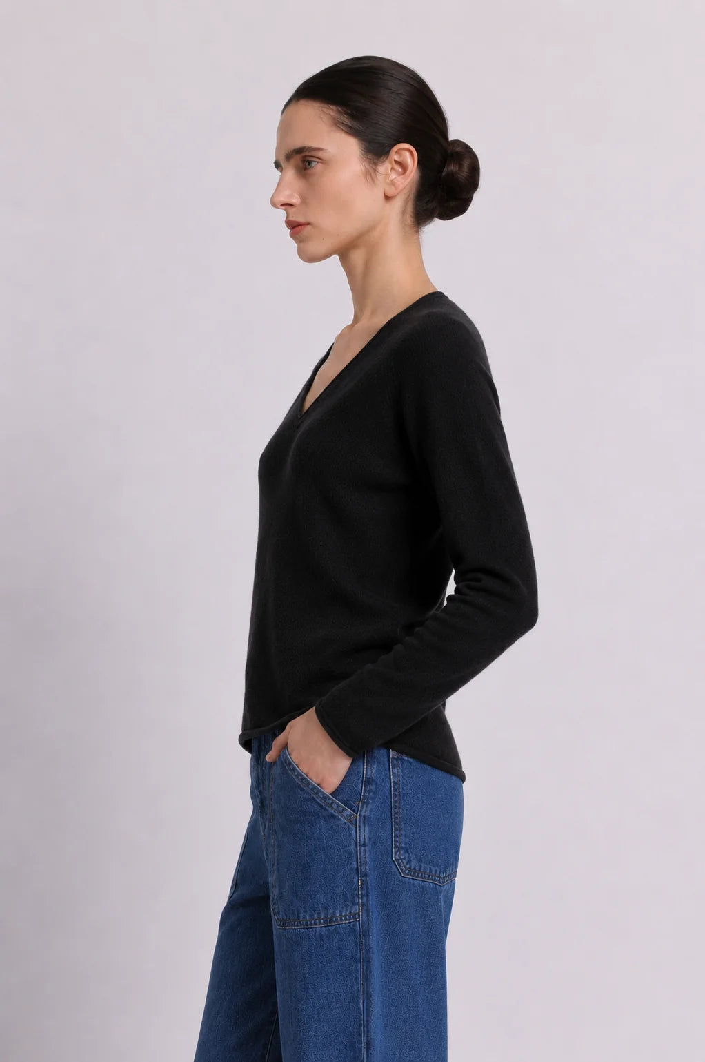 SOUTHERN CASHMERE ROLLED TRIMS V-NECK SWEATER