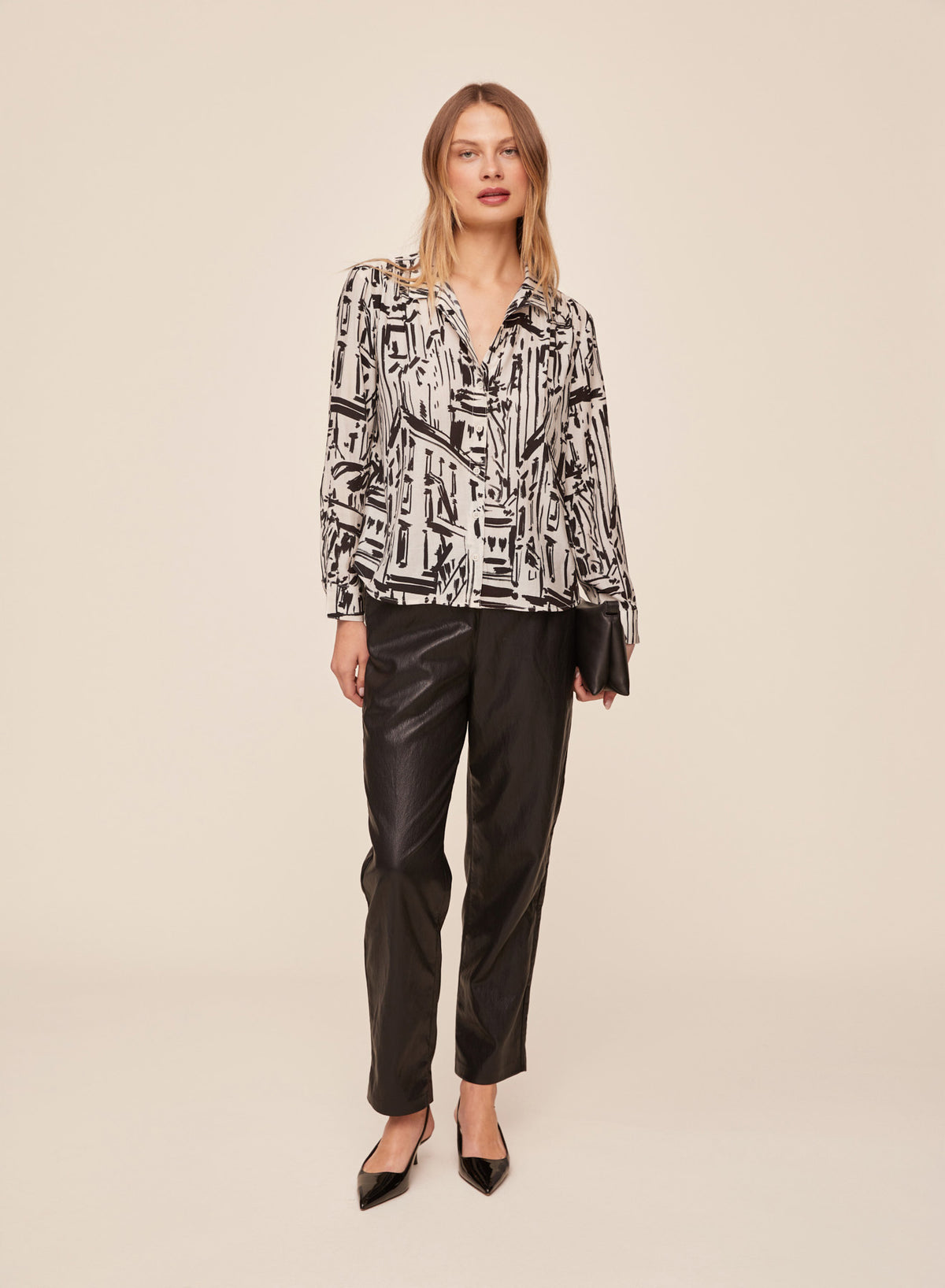 METROPOLITAN PRINT SHIRRED SHOULDER SHIRT