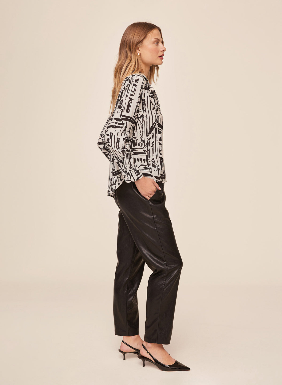 METROPOLITAN PRINT SHIRRED SHOULDER SHIRT