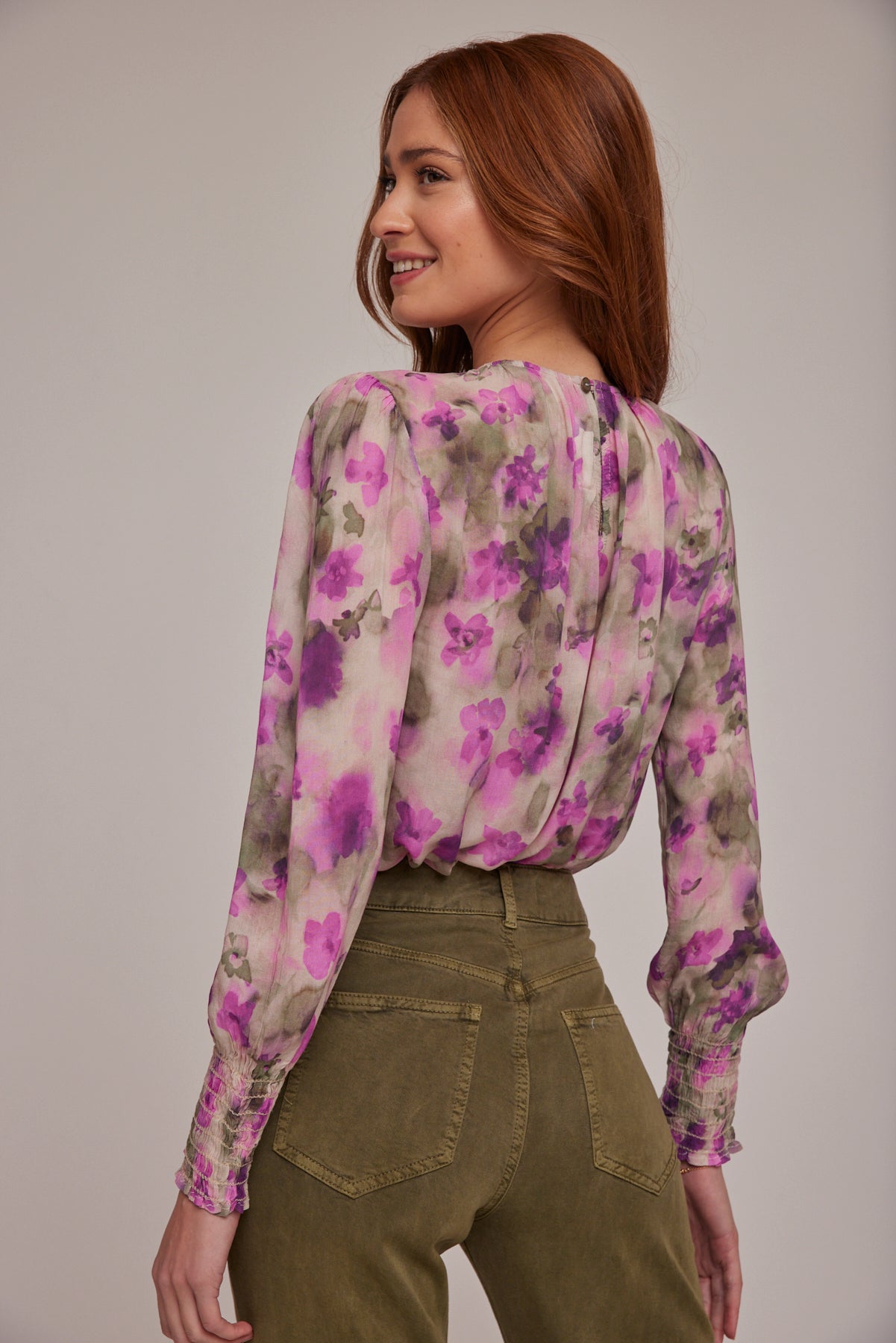 FLORAL CAMO SMOCKED SLEEVE BLOUSE
