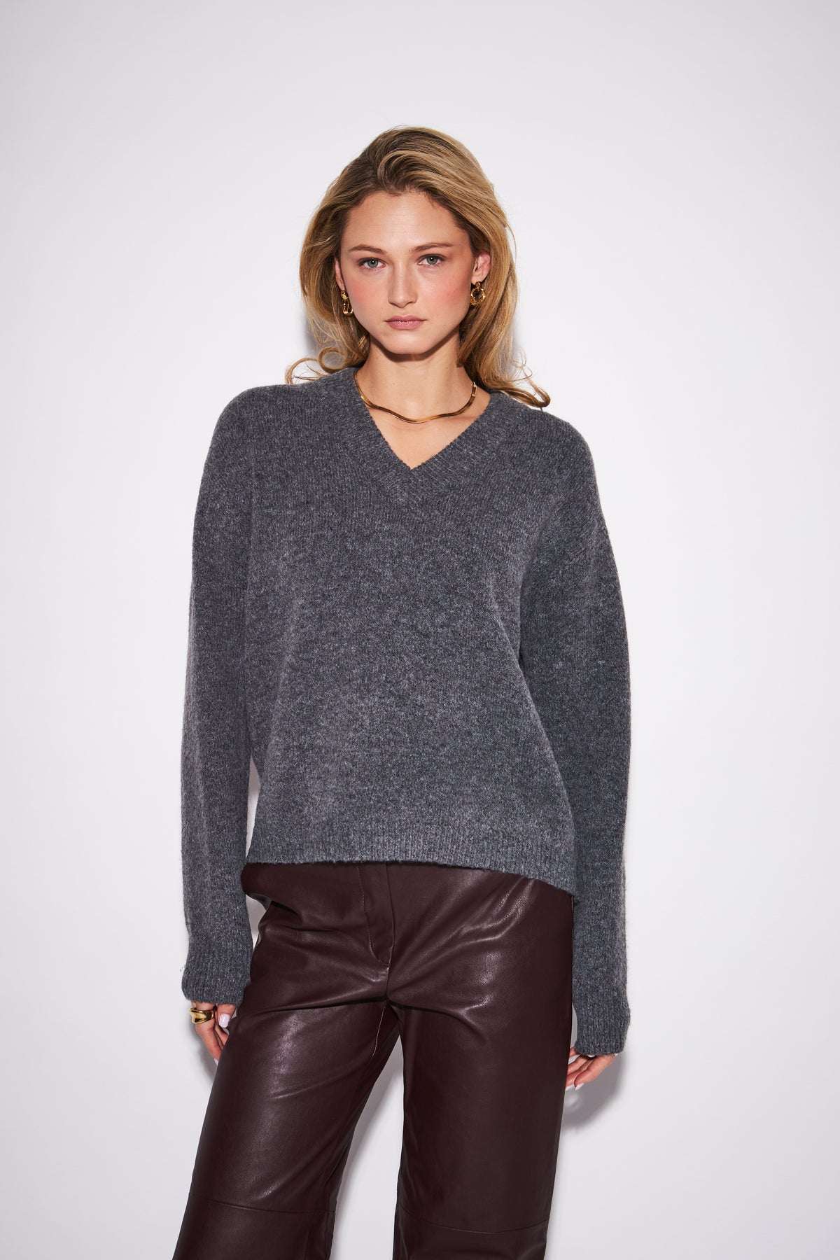 CHARLIE OVERSIZE V-NECK SWEATER