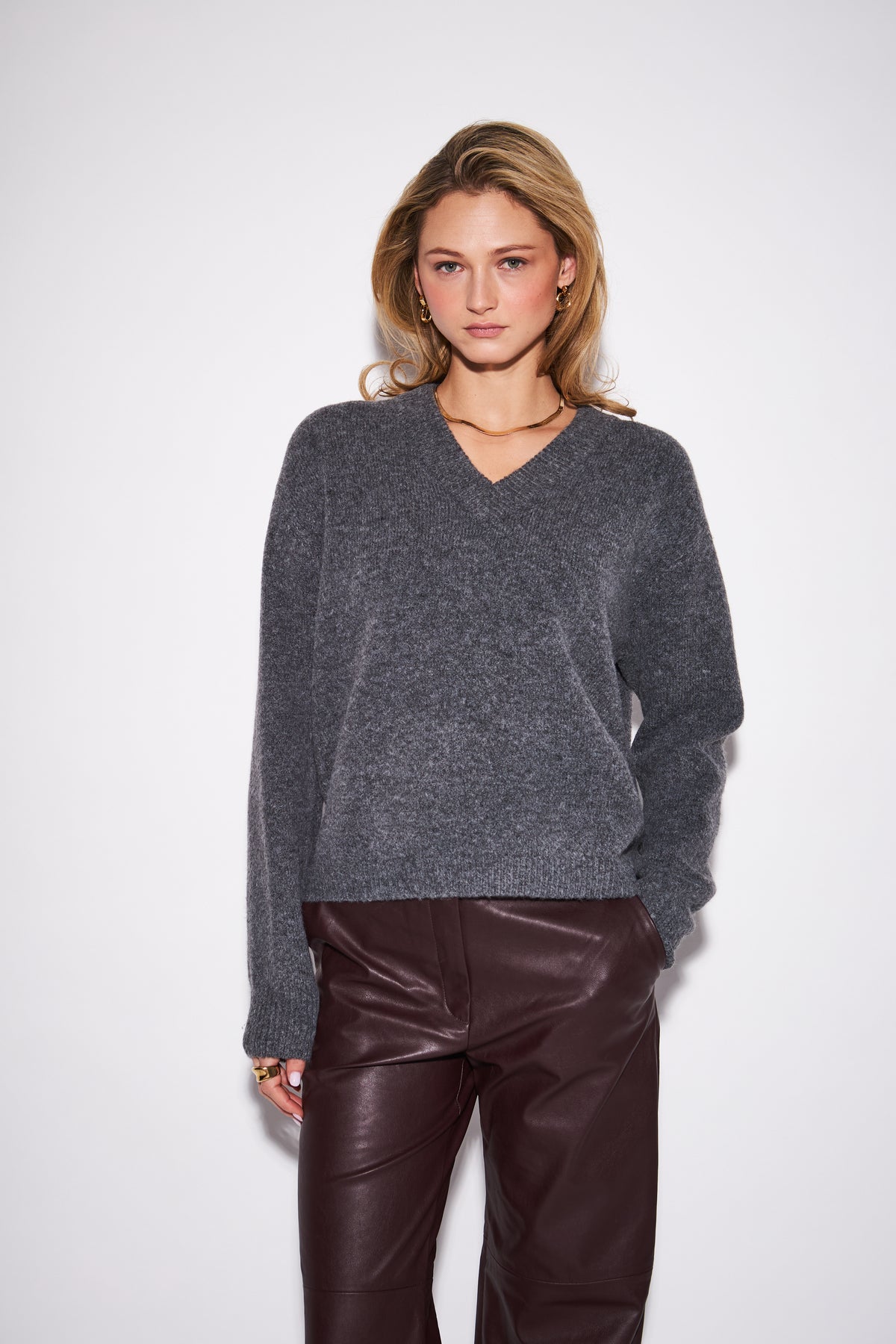 CHARLIE OVERSIZE V-NECK SWEATER