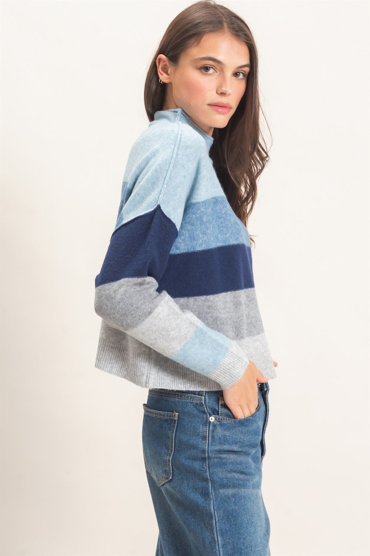 COLOUR BLOCK TURTLENECK SWEATER