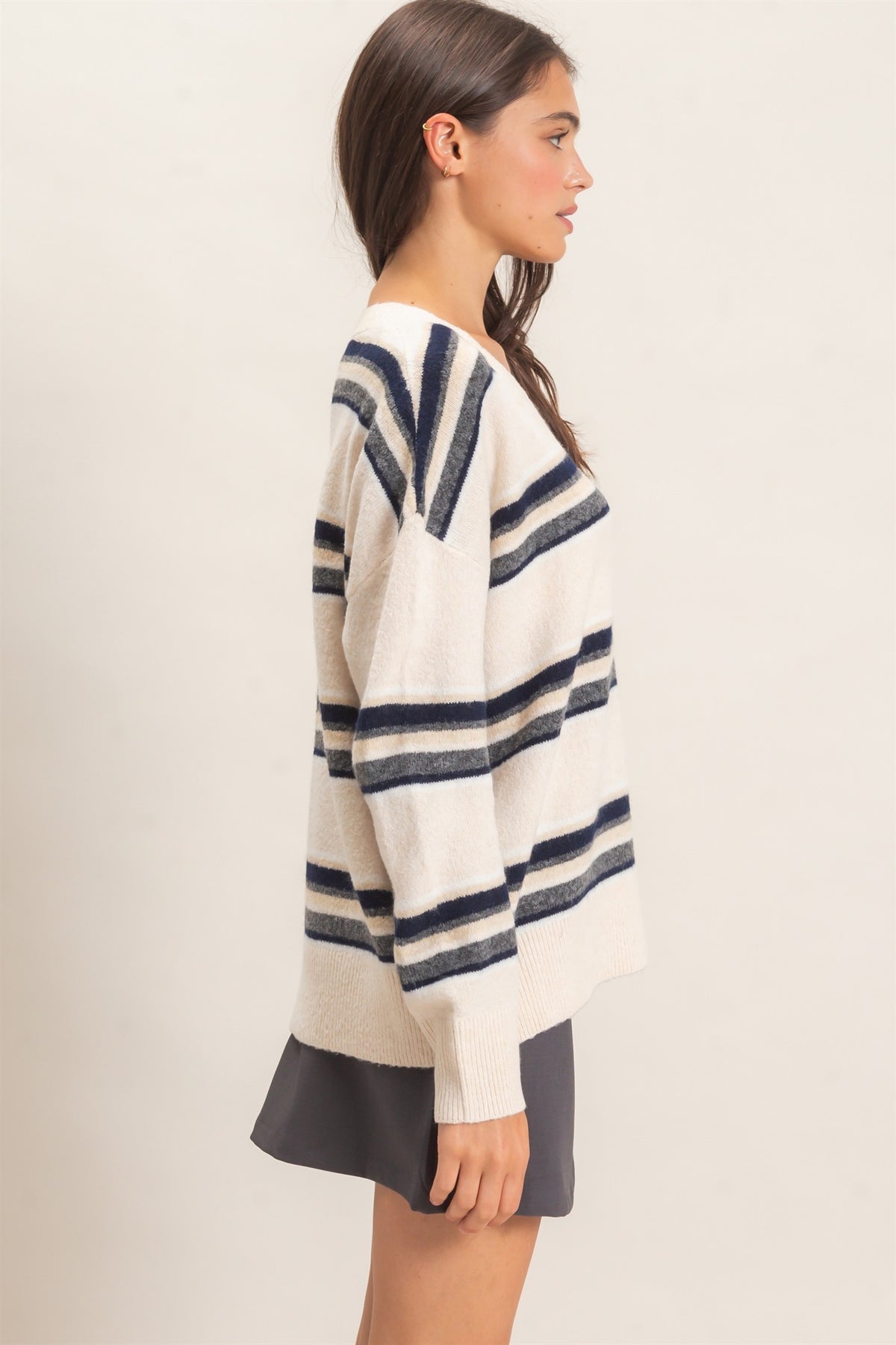 STRIPED OVERSIZE V-NECK SWEATER