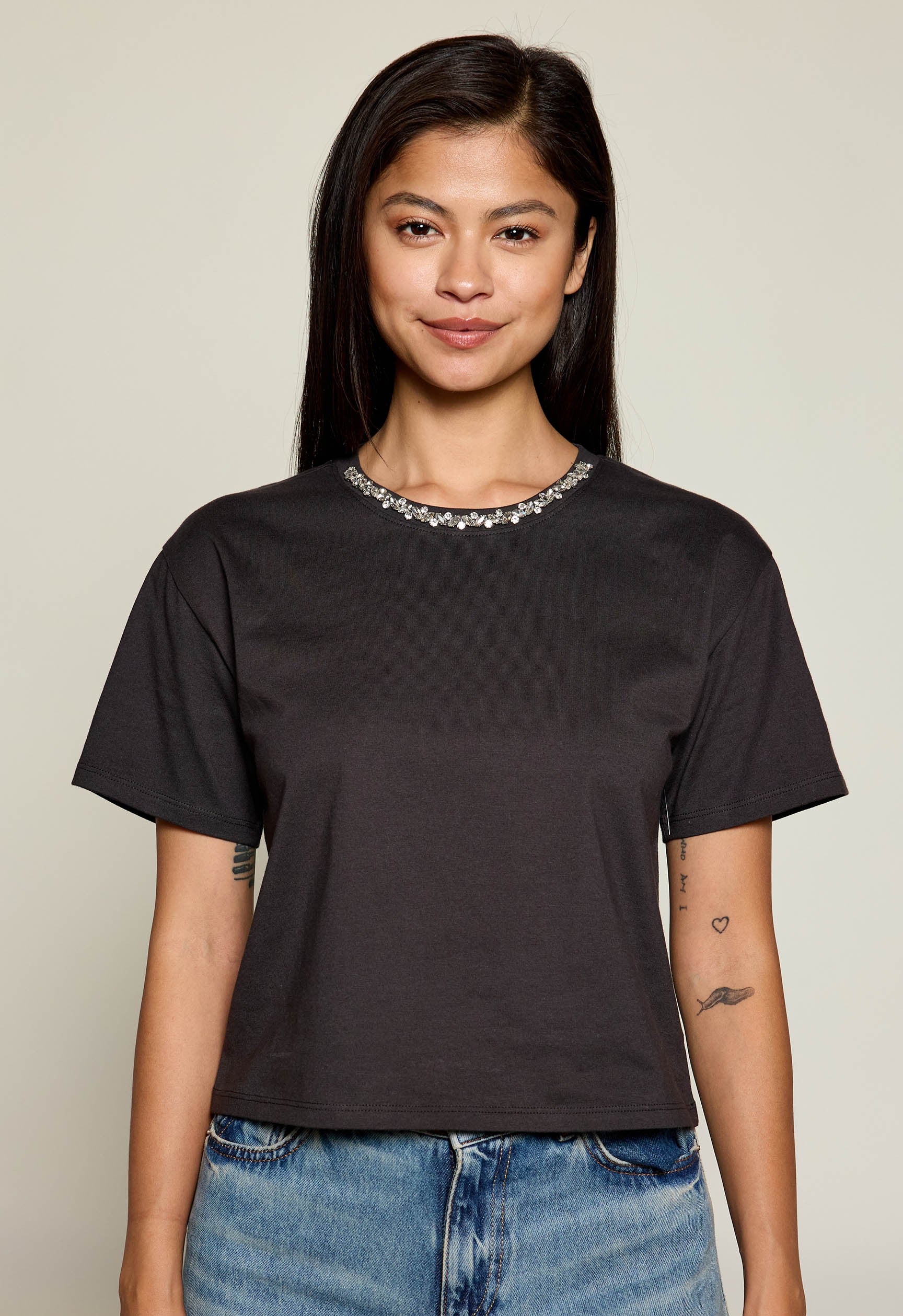 RHINESTONE TRIM TEE