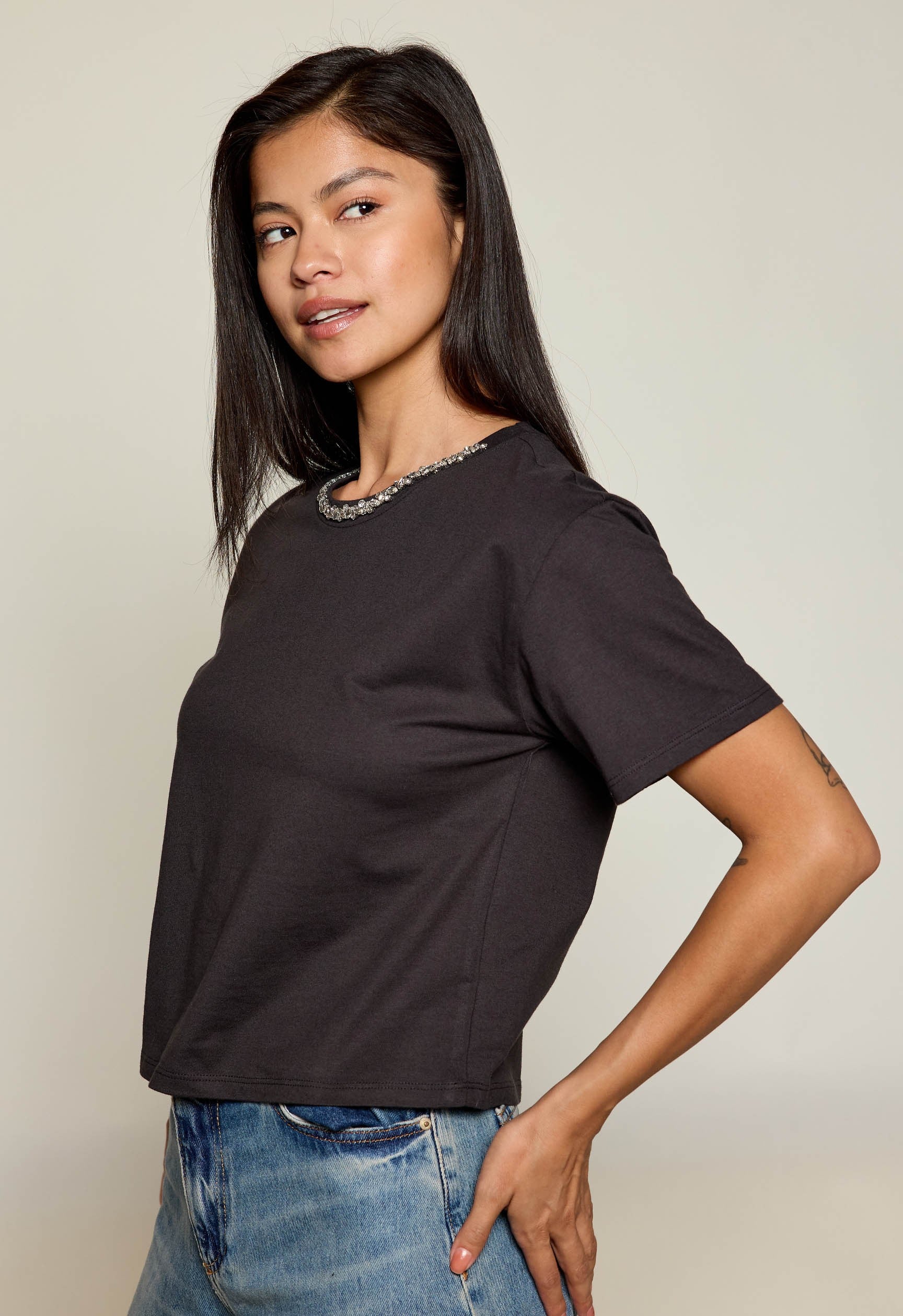 RHINESTONE TRIM TEE