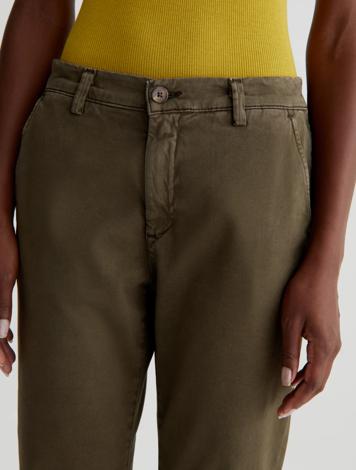 close up of front ag jeans caden tailored trouser in sulfur shady moss green, showing front pockets