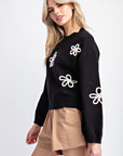 APPLIQUE FLOWER SWEATER