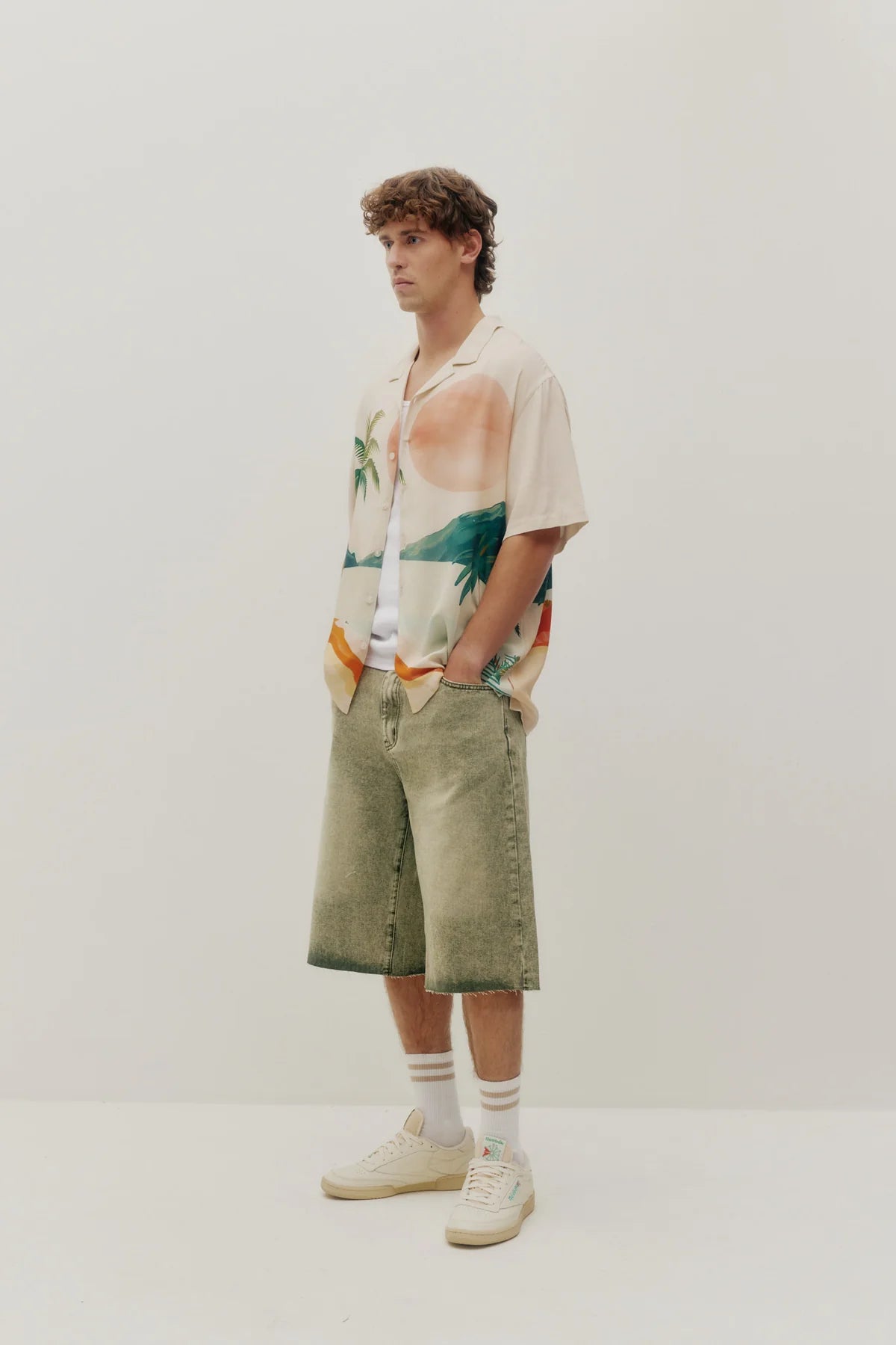 BEACH SHIRT IN TROPICAL SUNSET