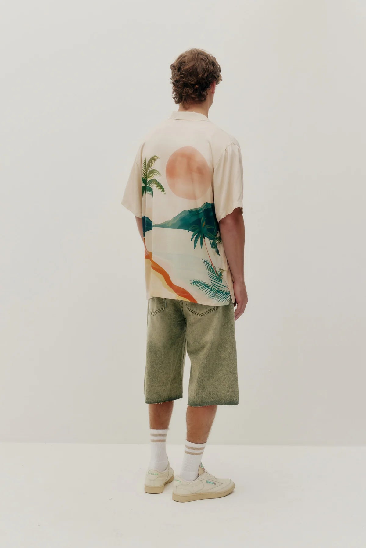 BEACH SHIRT IN TROPICAL SUNSET