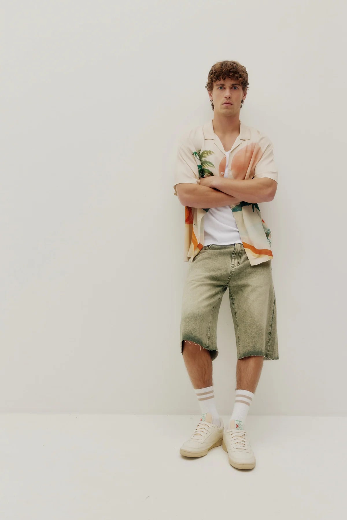 BEACH SHIRT IN TROPICAL SUNSET