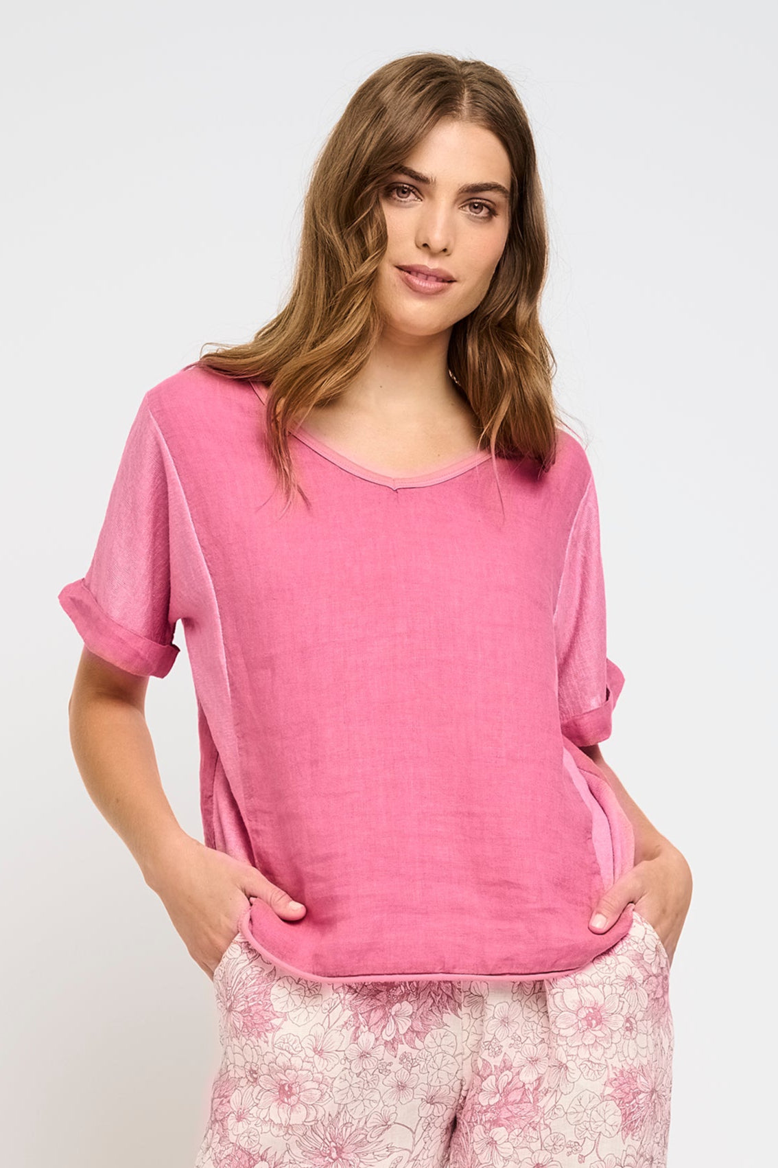 SHORT SLEEVE V-NECK LINEN &amp; WOVEN TOP