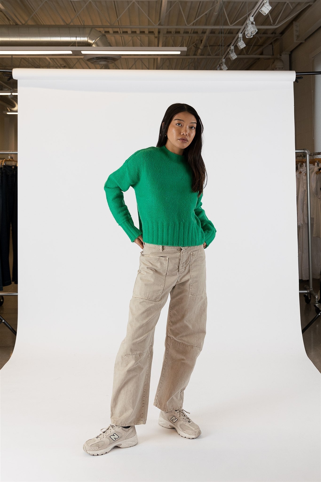 TIMMY SHORT CREW NECK SWEATER - Med. Green