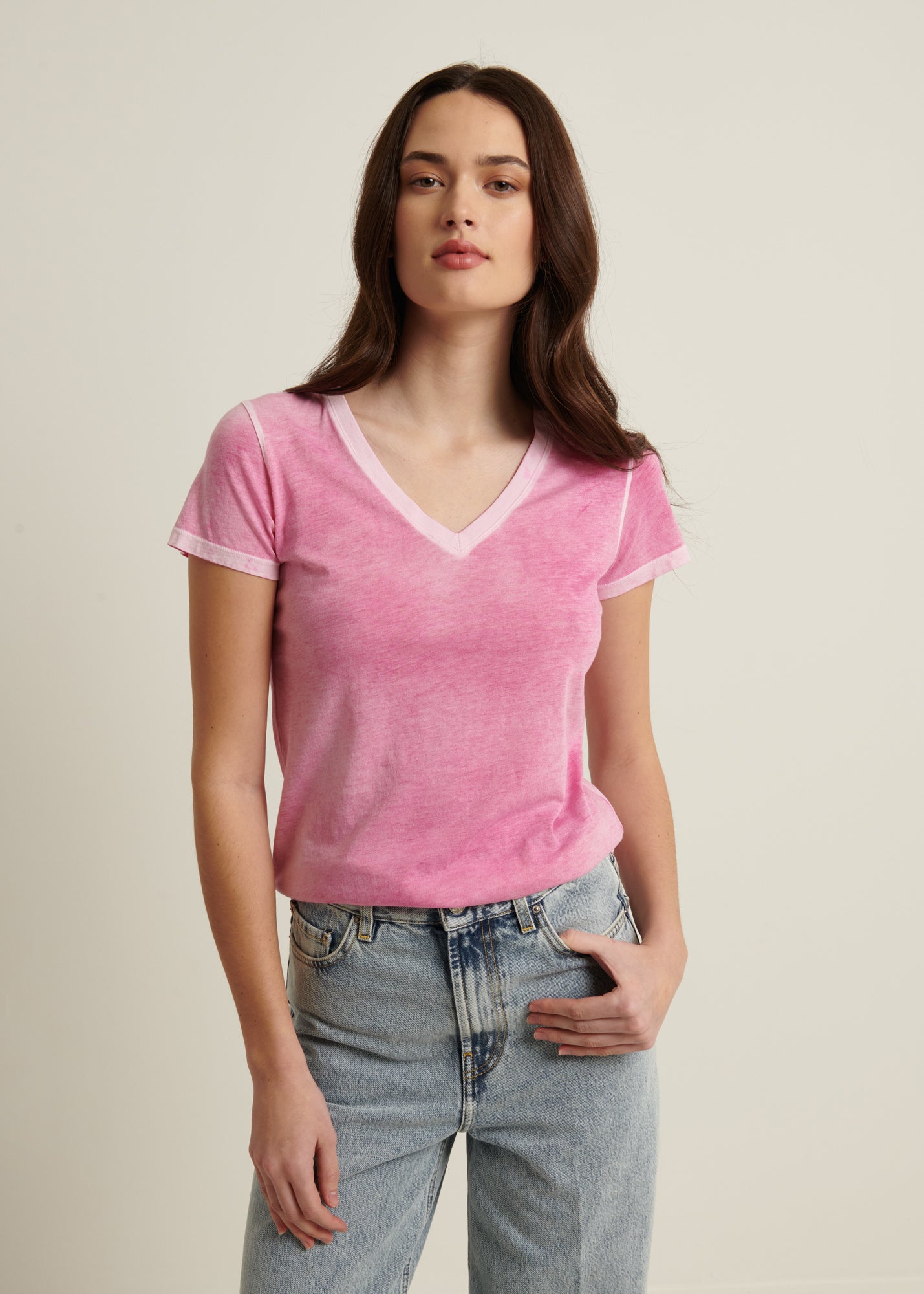 SHORT SLEEVE PIMA CLASSIC REVERSE SPRAY V-NECK TEE