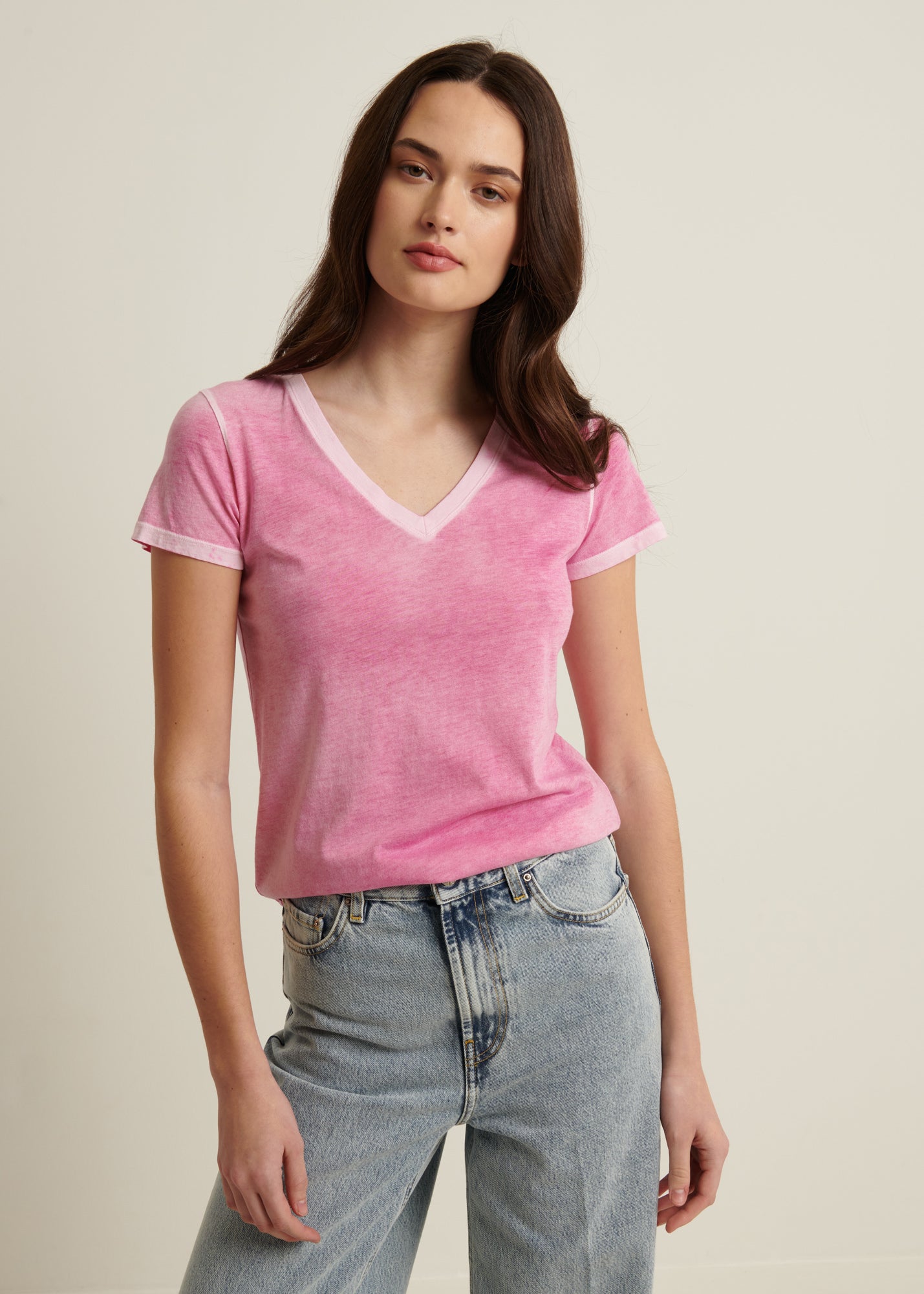 SHORT SLEEVE PIMA CLASSIC REVERSE SPRAY V-NECK TEE