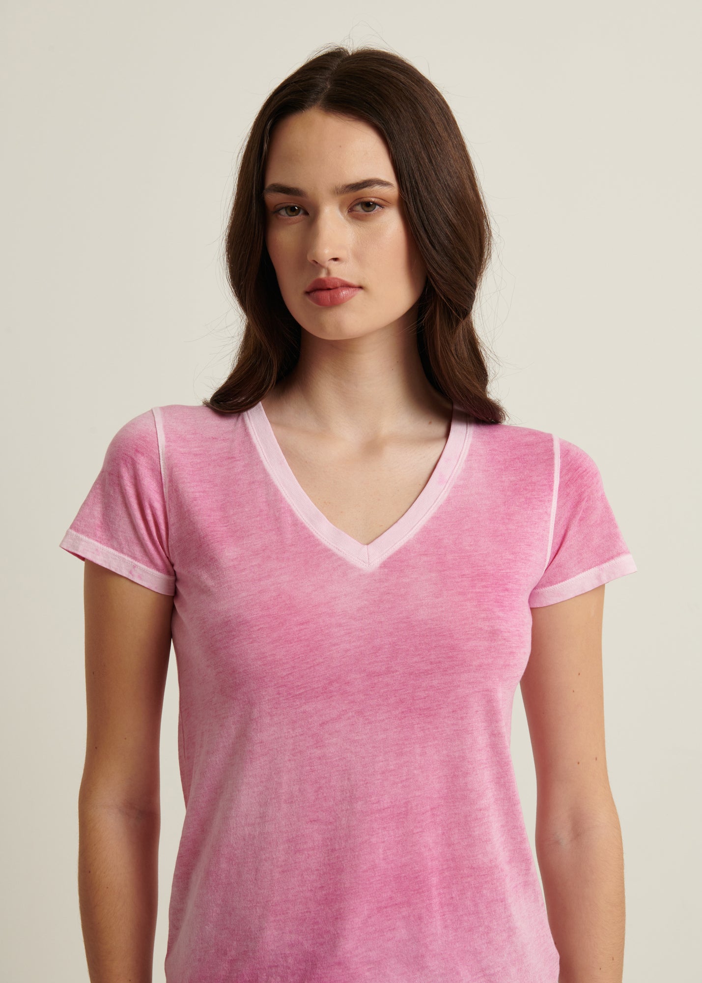 SHORT SLEEVE PIMA CLASSIC REVERSE SPRAY V-NECK TEE