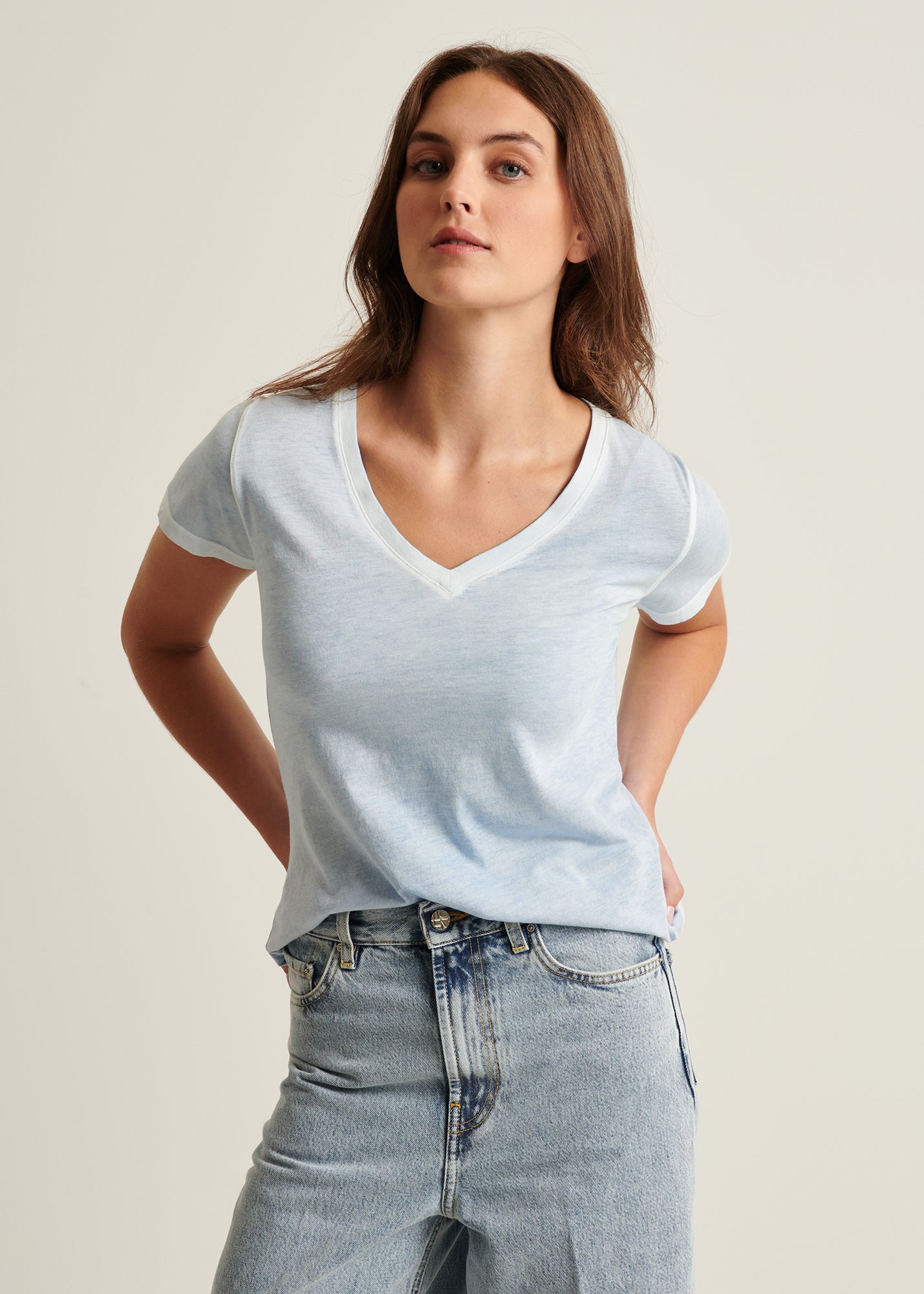 SHORT SLEEVE PIMA CLASSIC REVERSE SPRAY V-NECK TEE