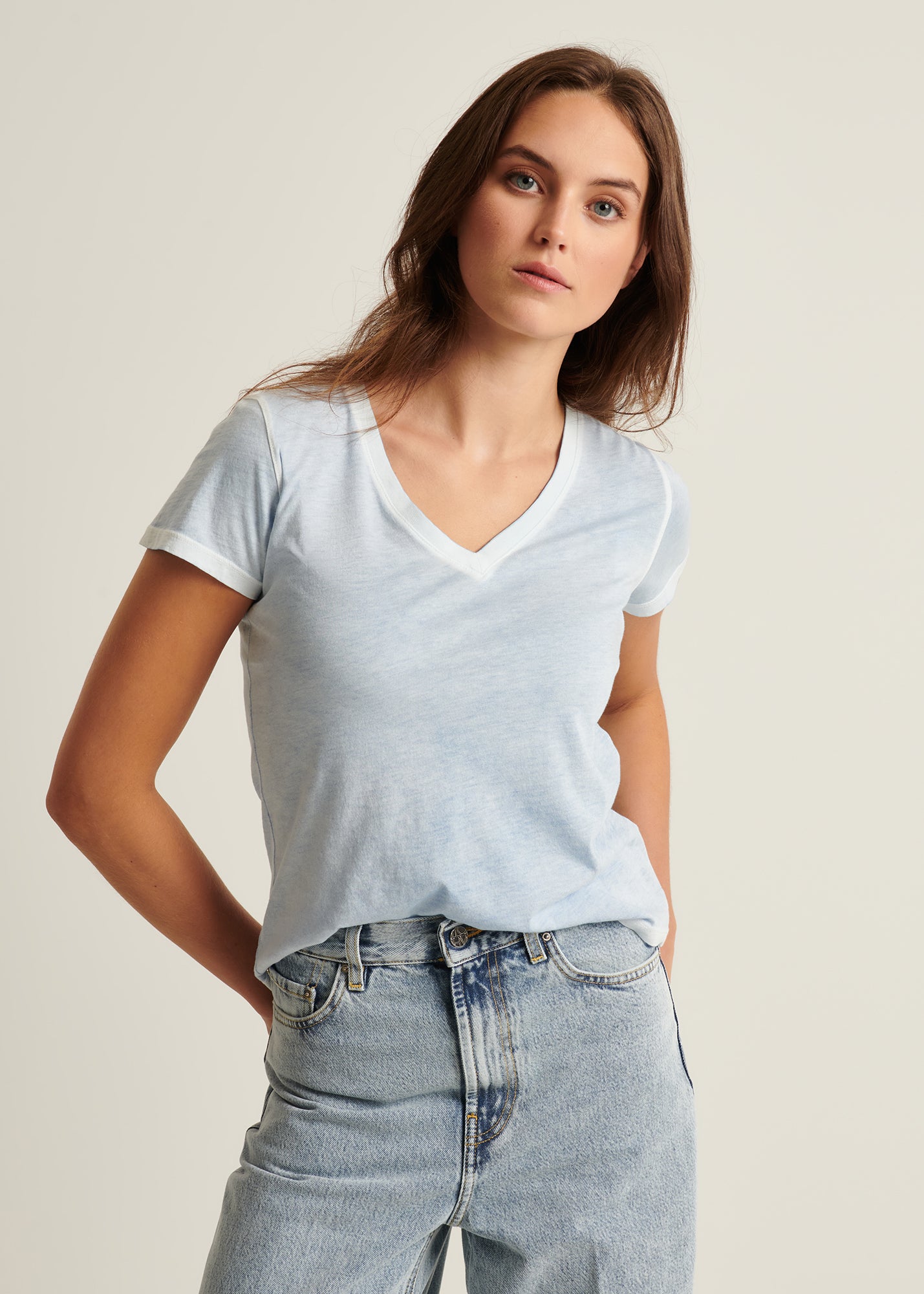 SHORT SLEEVE PIMA CLASSIC REVERSE SPRAY V-NECK TEE