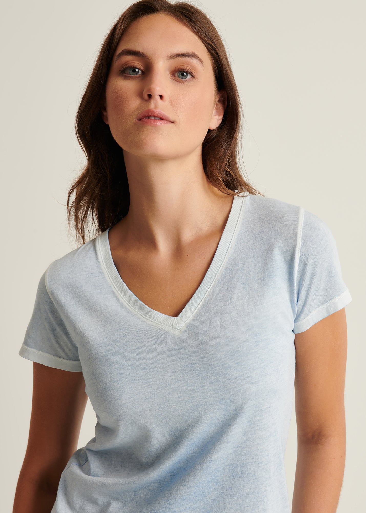 SHORT SLEEVE PIMA CLASSIC REVERSE SPRAY V-NECK TEE