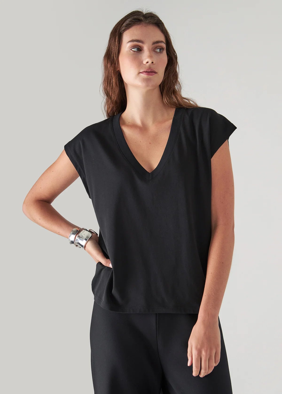 SHORT SLEEVE ICONIC V-NECK DOLMAN TEE