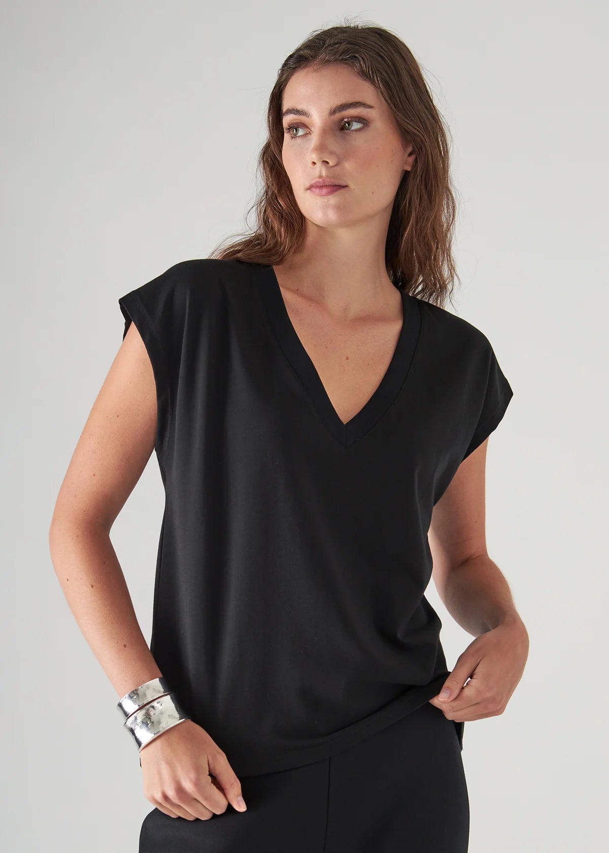 SHORT SLEEVE ICONIC V-NECK DOLMAN TEE