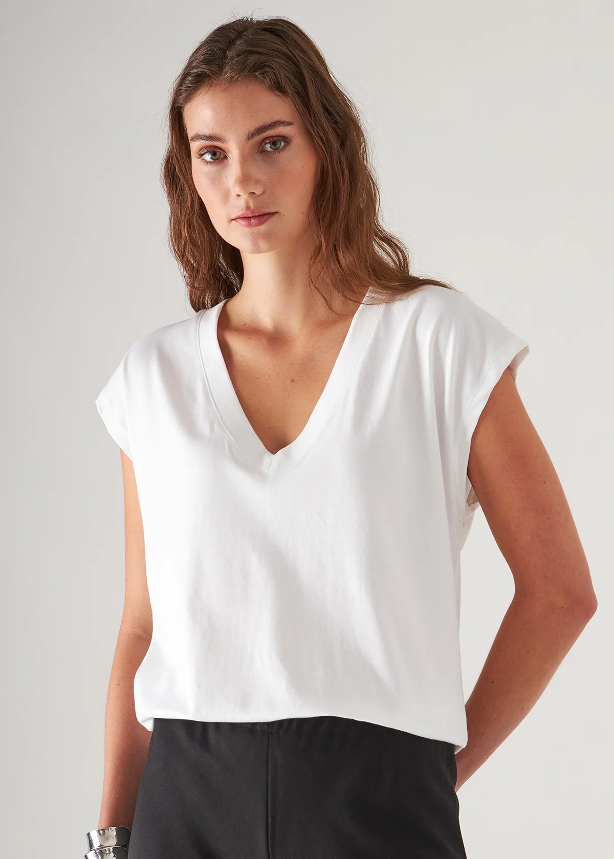 SHORT SLEEVE ICONIC V-NECK DOLMAN TEE