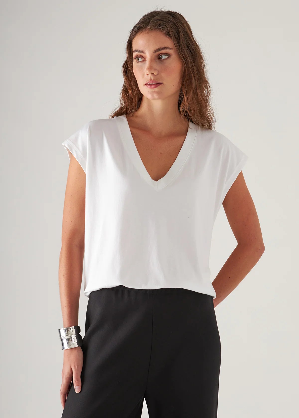 SHORT SLEEVE ICONIC V-NECK DOLMAN TEE